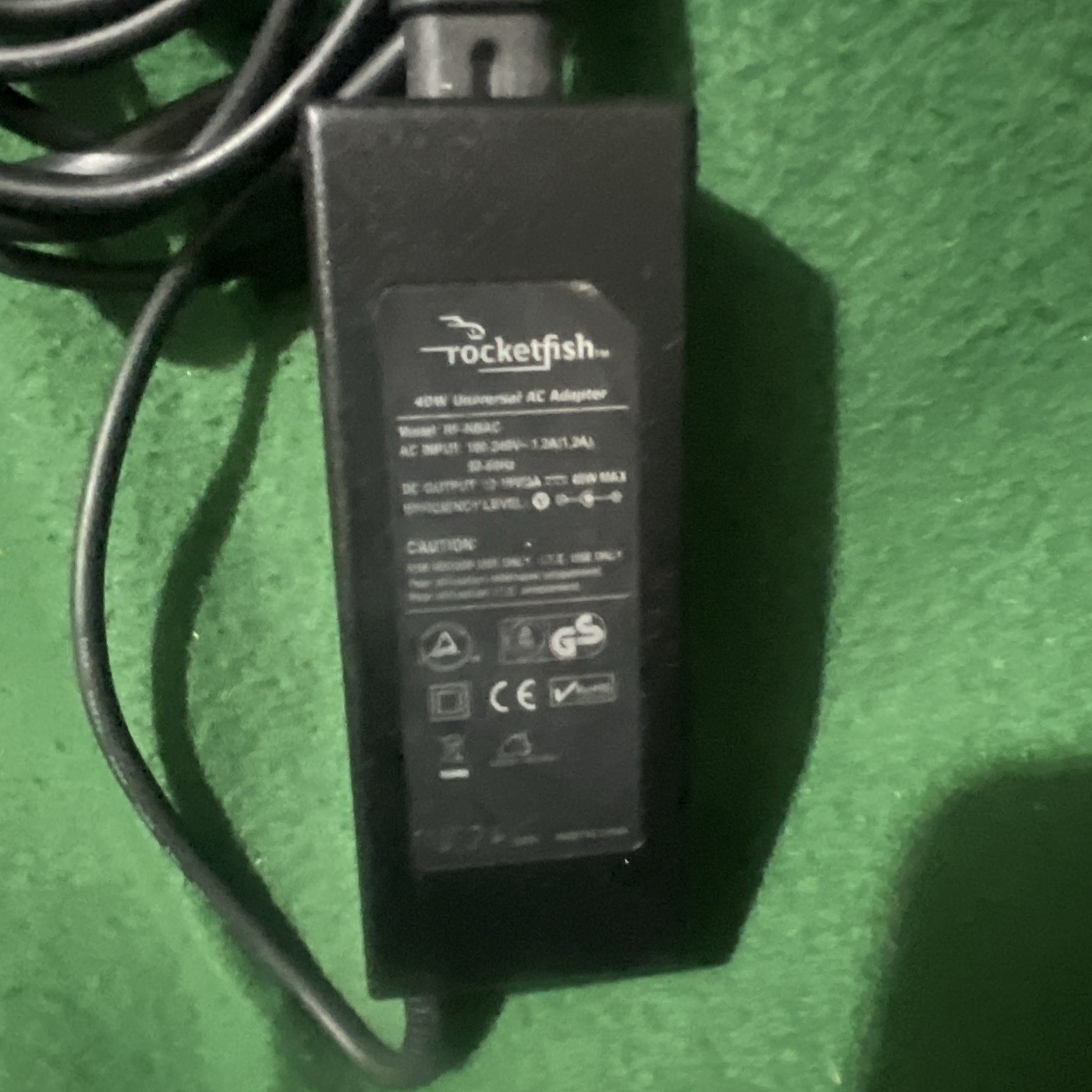 Rocketfish RF-NBAC 40W Universal AC Power Adapter Netbook Laptop Charger 12V-19V