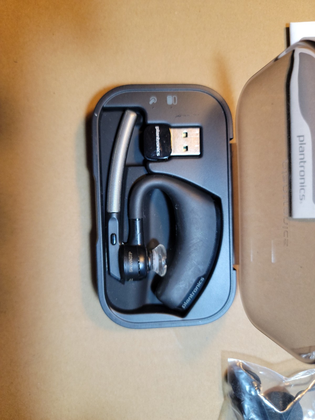 Plantronics Voyager Legend UC Bluetooth Ear-Hook Headset USB Adapter Case Black