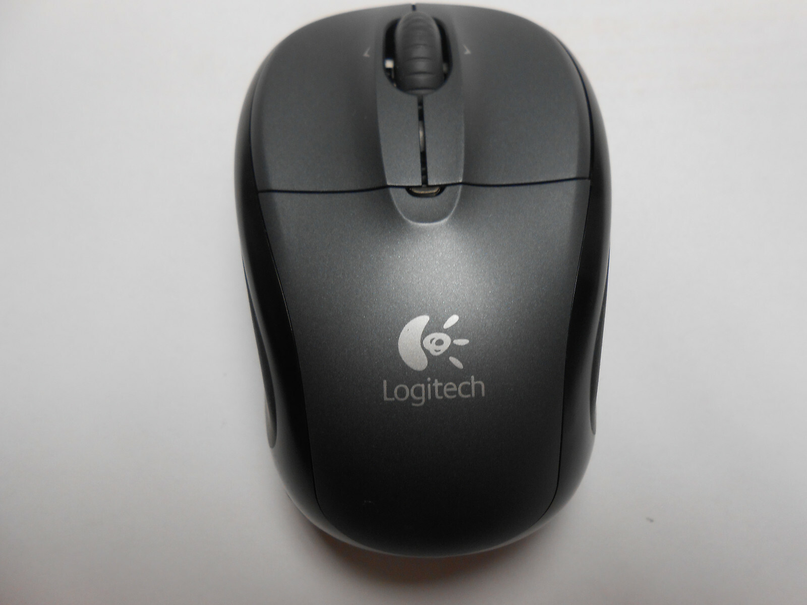 Logitech Wireless Laser Mouse V220 # 910-001453 (Dark Silver)