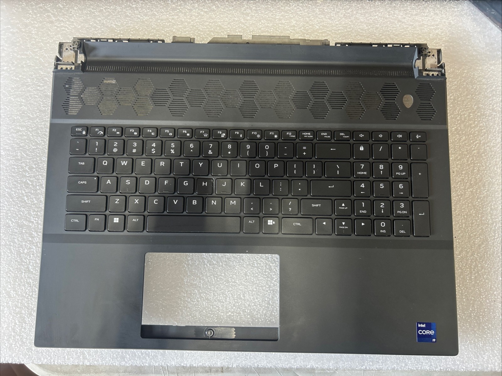 Dell Alienware M18 R1 Laptop Upper Case Palmrest Cover 0MVCNK MVCNK AZ 12