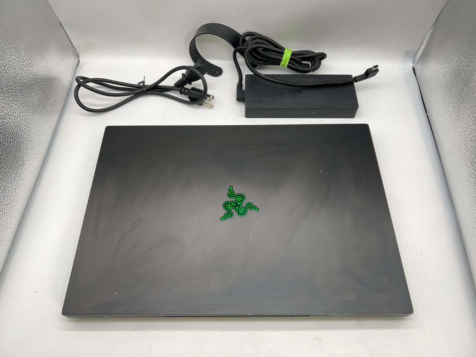 Razer Blade 18 RZ09-0484 18" QHD intel i9-13950HX 64GB 1TB Nvidia RTX 4090 GOOD
