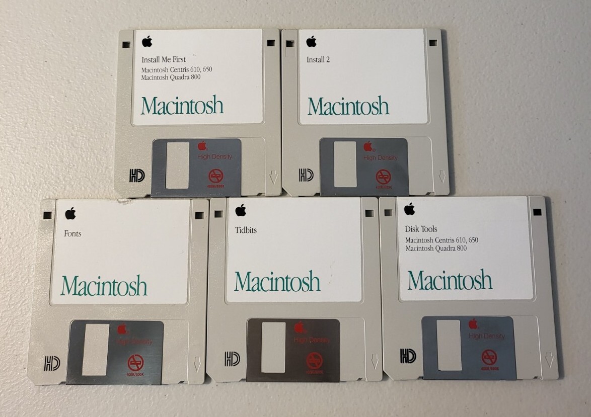 Macintosh Centris 610,650 Qudra 800 + Extras - 5x 3.5' Floppy Disks - Vintage