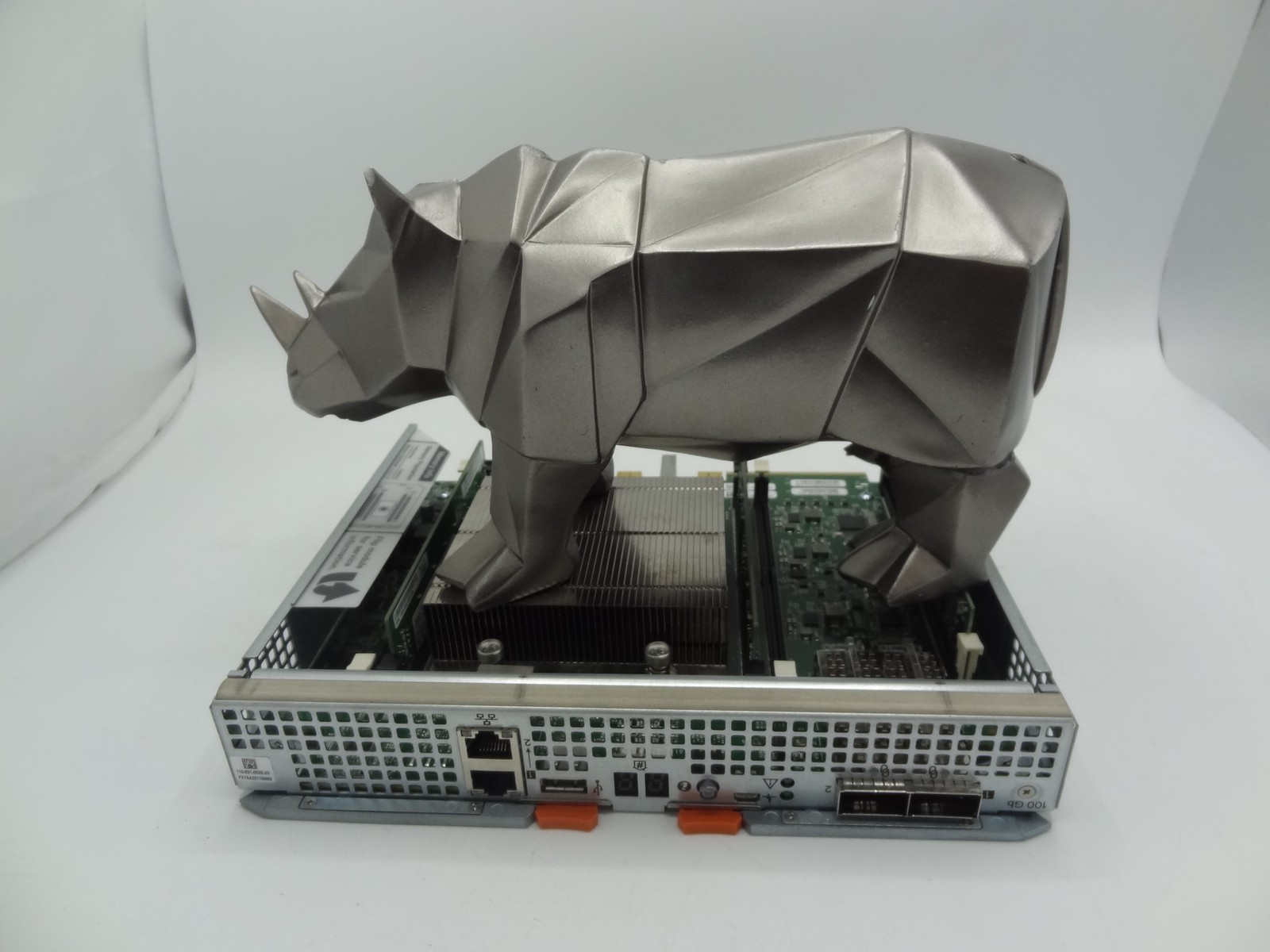 110-531-003E-03 EMC VNX CONT MODULE (2X 8GB)