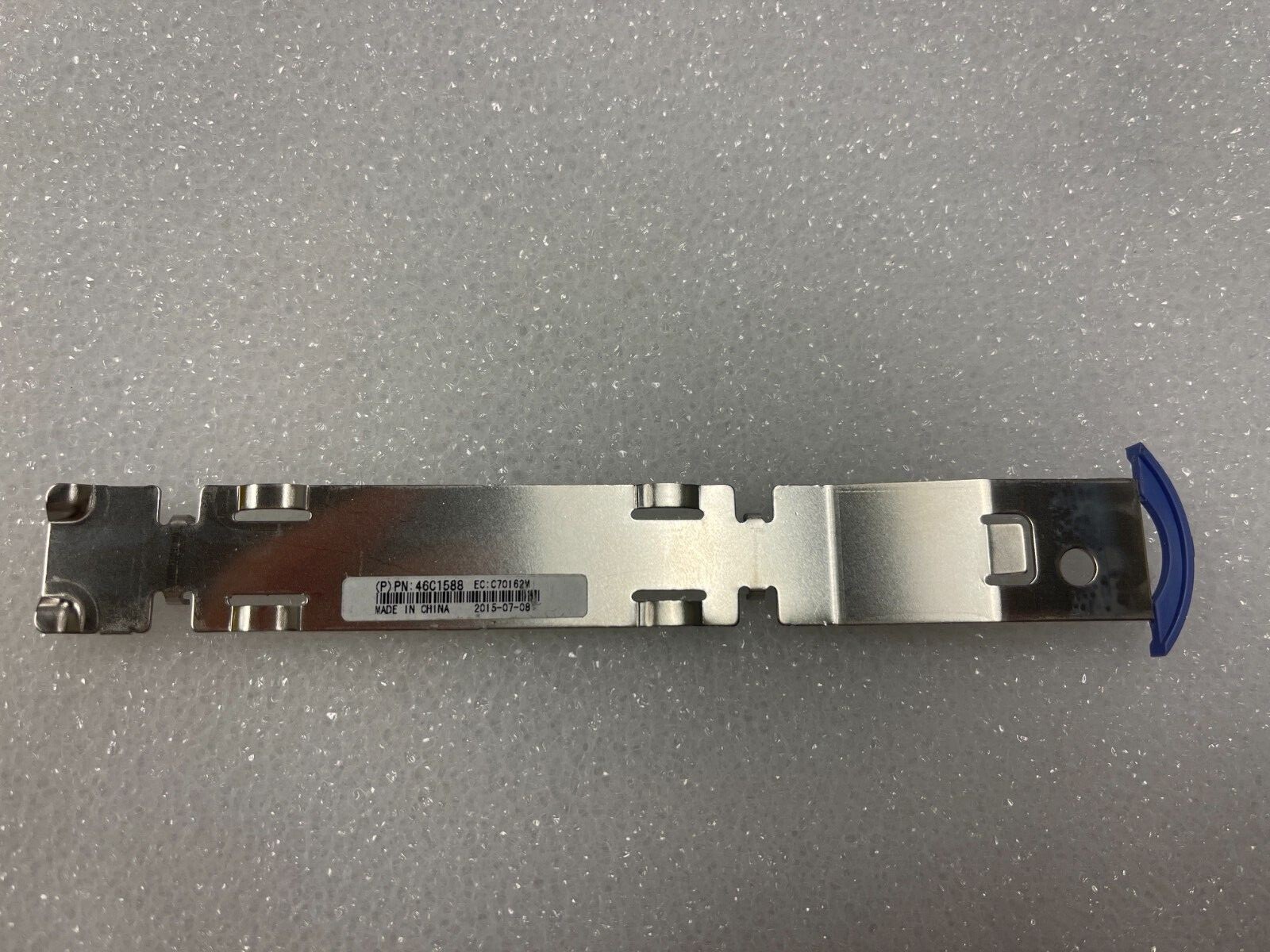 IBM 6190-1U3 7226-1U3 DRIVE BRACKET/LATCH 46C1588