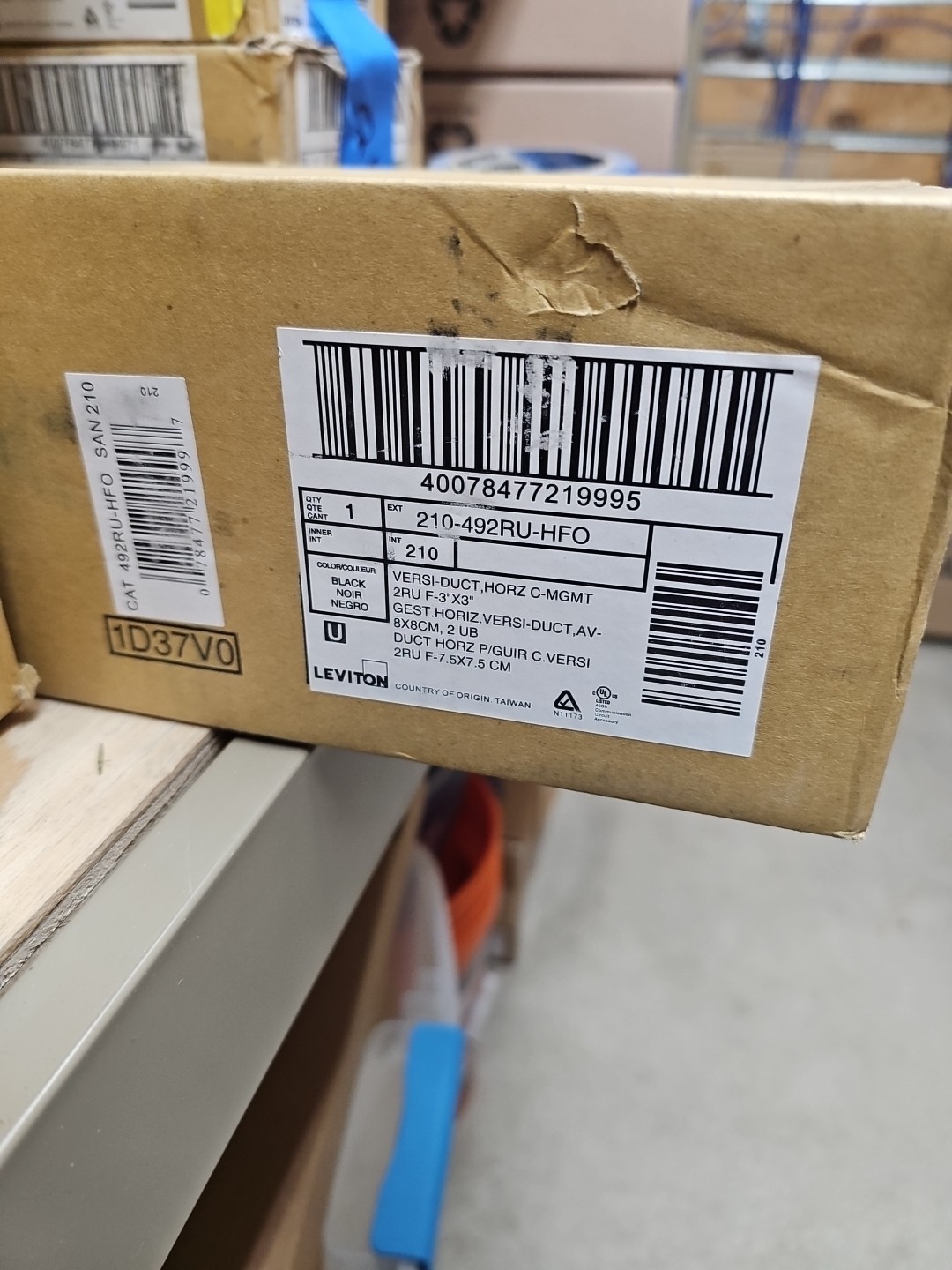 Leviton 492RUHFO Horizontal Manager - Black #281