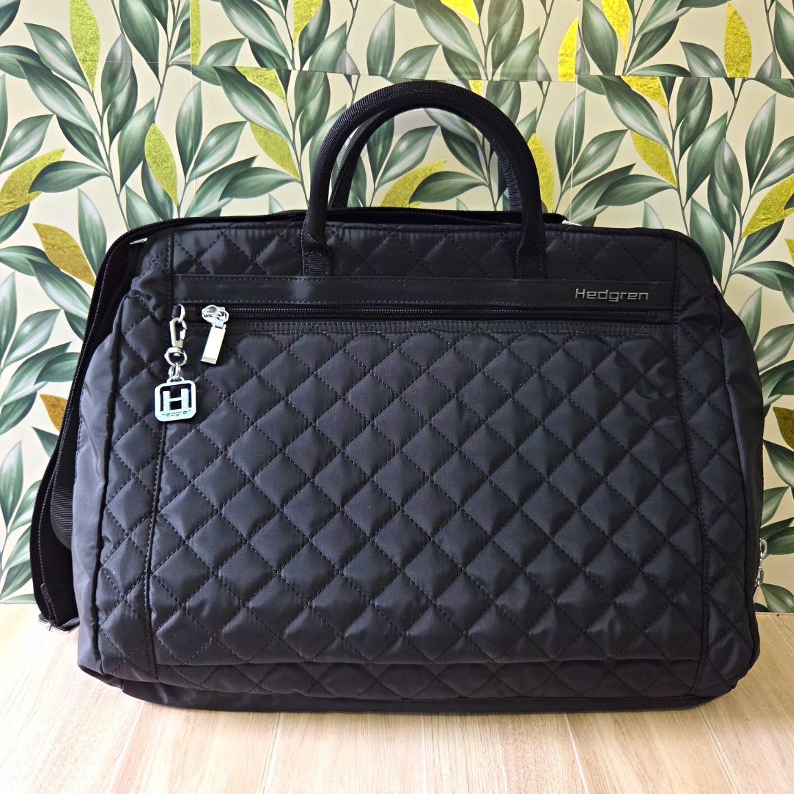 Hedgren Black Quilted Laptop Briefcase Work Bag Padded Red Lining Sleeve 16"