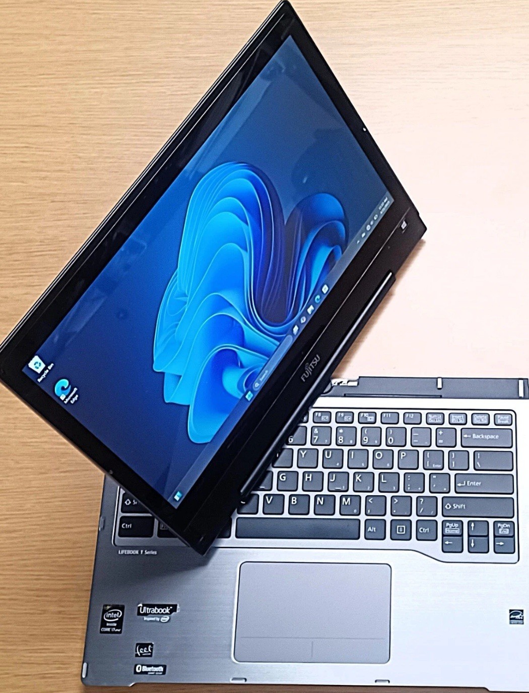 FUJITSU LIFEBOOK T904 Core i7-4600U 8GB,4GB RAM-1TB-250 SSD TOUCHSCREEN