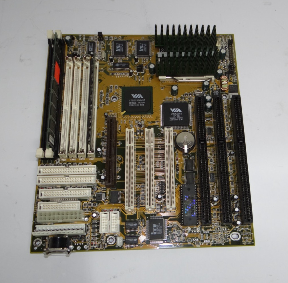 Zaapa ZP-5V2 Socket 7 Vintage Motherboard Intel Pentium i166 CPU + RAM 