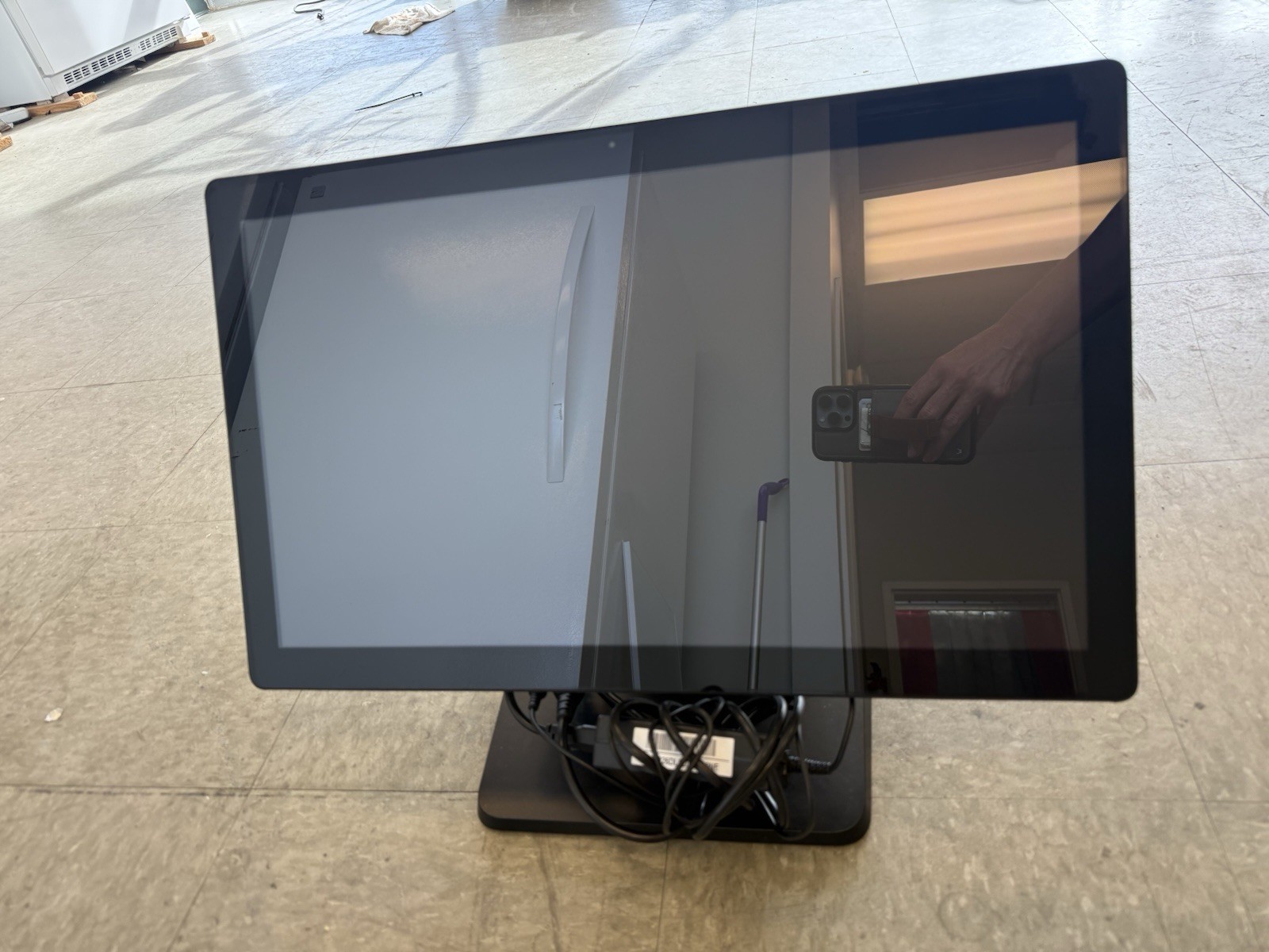 Black Elo 22, I-Series POS Touchscreen All-in-One Terminal E391414 with stand