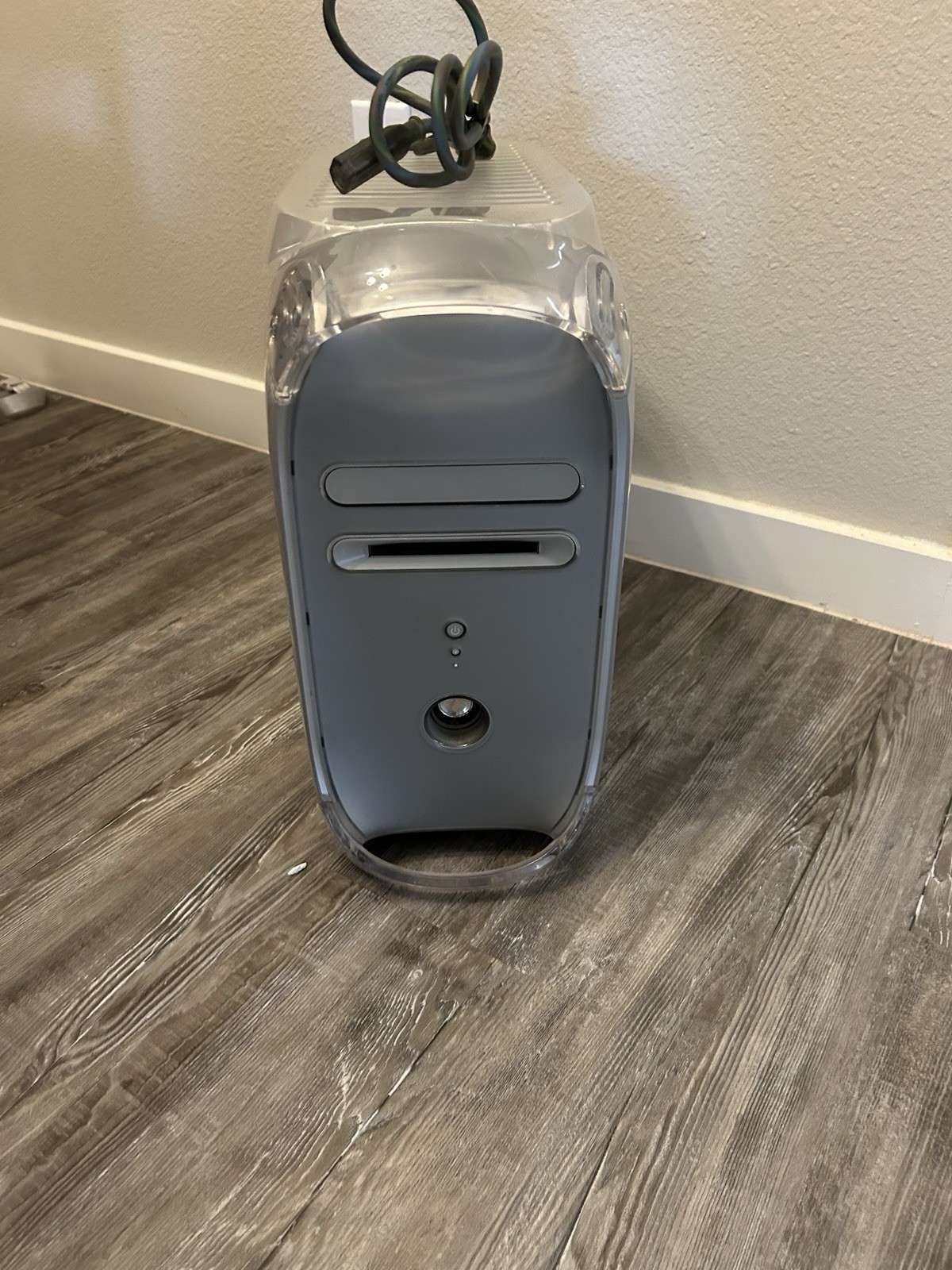 Apple Powermac G4 Desktop (Model 8493) 2 Hard drives OS 10.4.11 (60 GB & 40 GB)