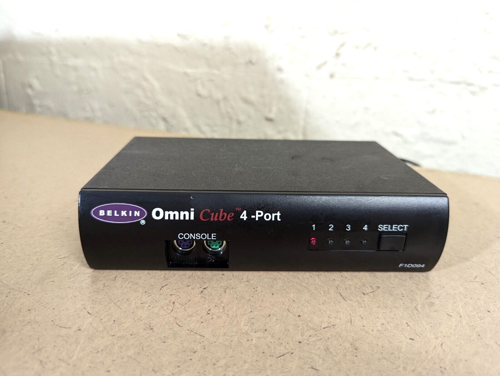 BELKIN OmniCube F1D094 External KVM Switch PS/2 - 4 Port w/ Power Supply