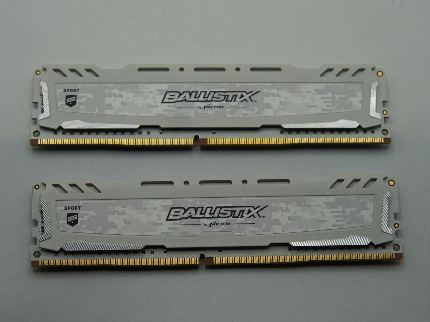 Crucial Ballistix Sport LT 3000 MHz DDR4 Kit 16GB 8Gbx2 RAM 15-16-16-35.