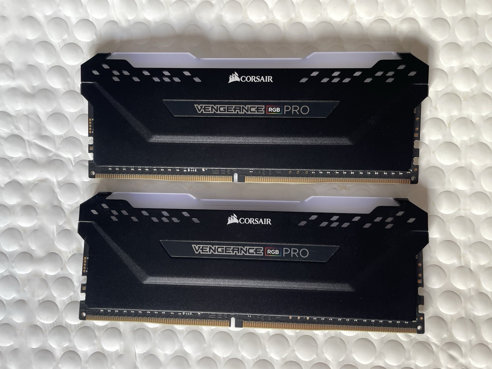 Corsair CMW16GX4M2C3200C16 3200 MHz RGB 16GB (2x8GB) DDR4 SDRAM - Black