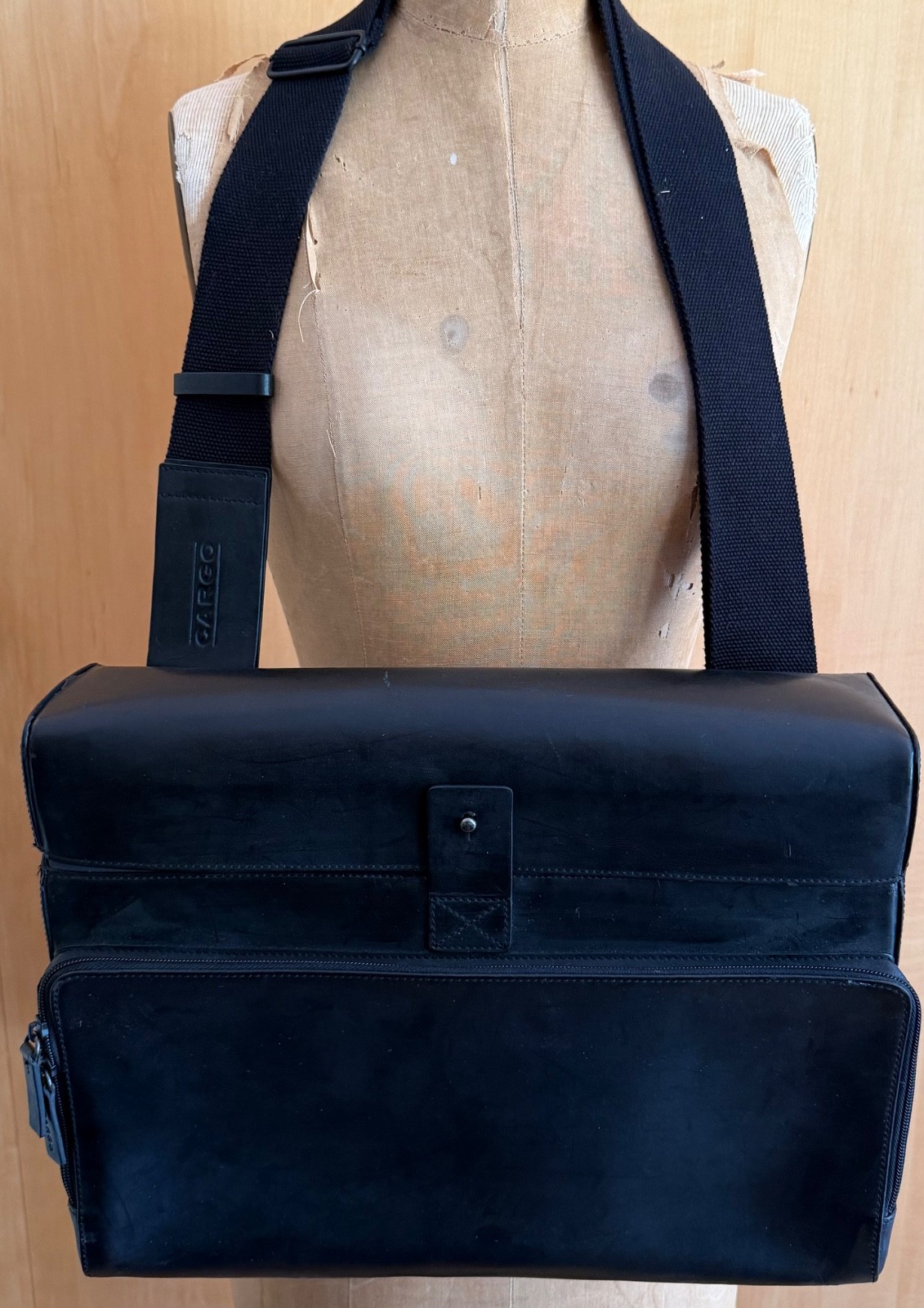 WaterField Designs Vintage Black Leather Cargo Laptop  Bag