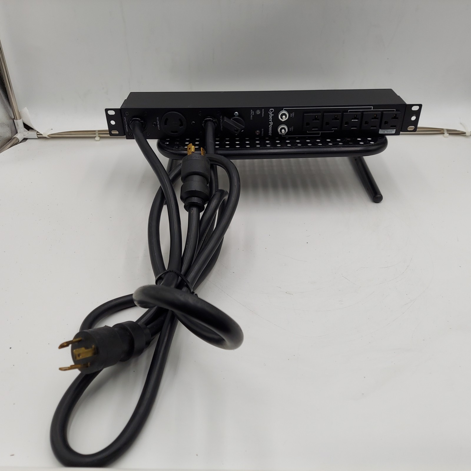 CyberPower MBP30A5 1U Rack-Mountable Maintenance Bypass PDU
