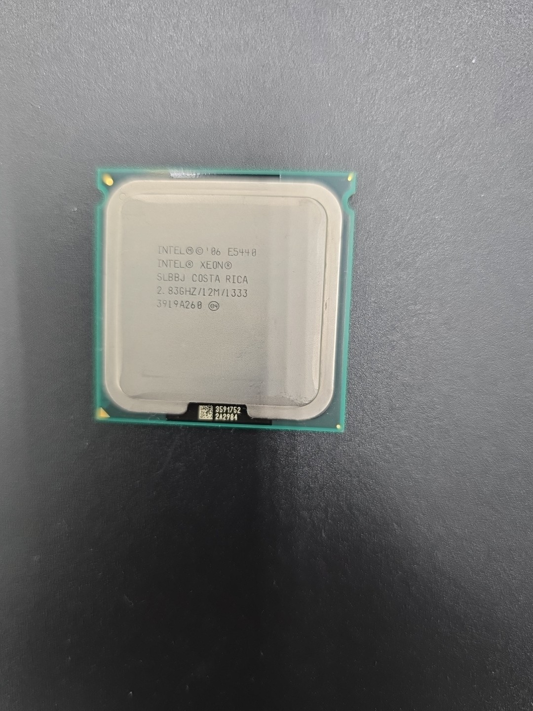 Intel Xeon E5440 2.83GHz Quad-Core CPU Processor LGA771 SLBBJ