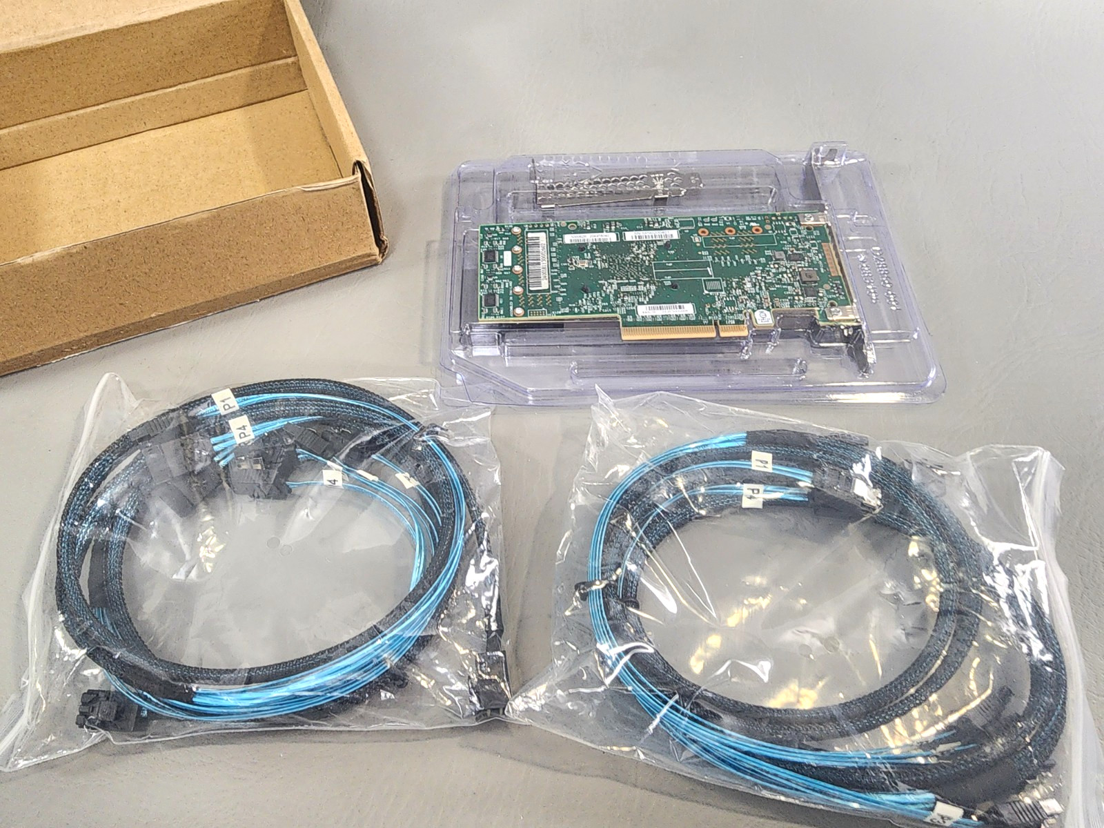 LSI Broadcom SAS 9305-16i 16-Port 12Gb/s PCIe HBA + 8 SAS Cables Open Box