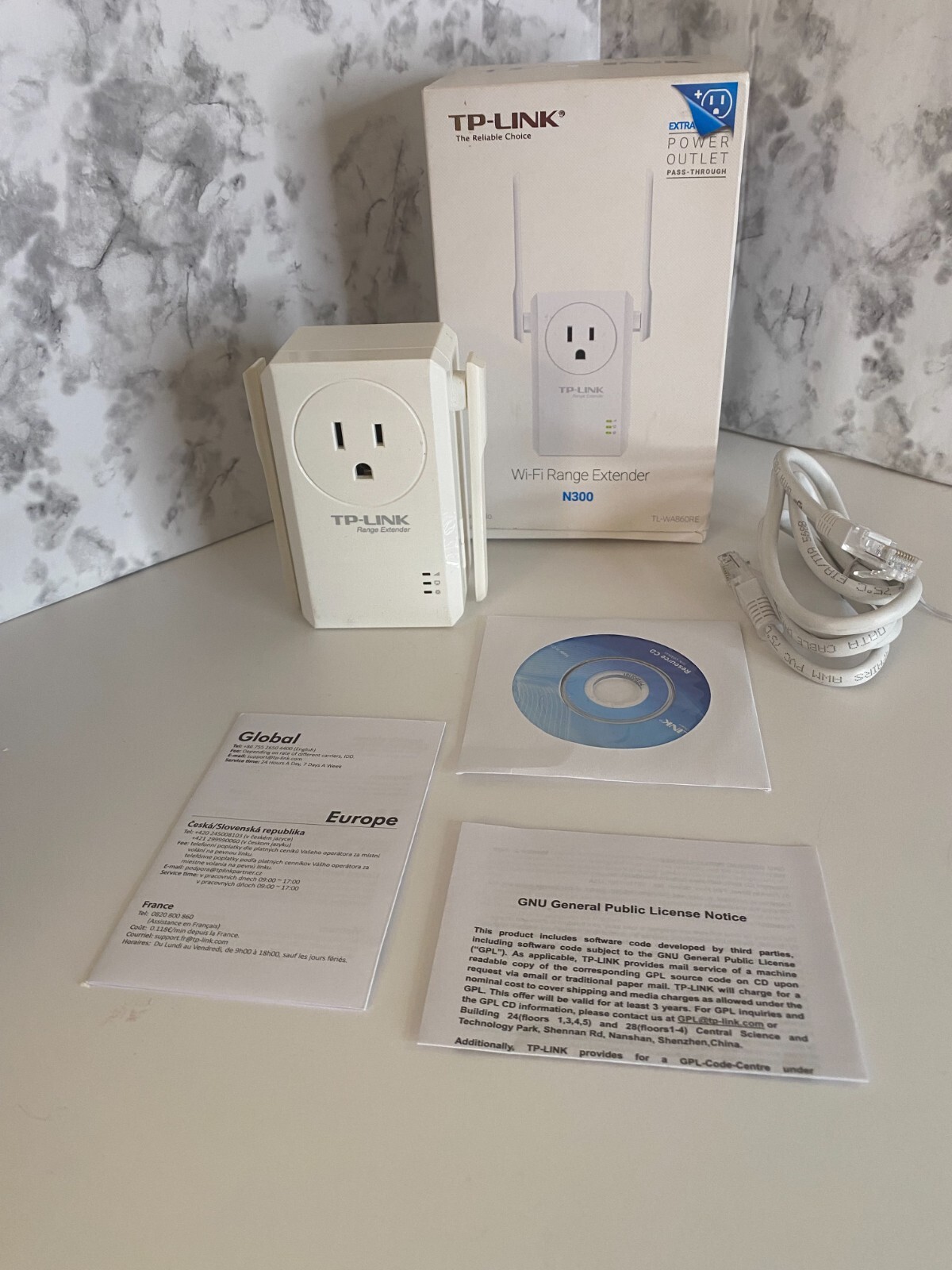 TP-Link N300 Wi-Fi Range Extender with Pass-Through Outlet (TL-WA860RE)