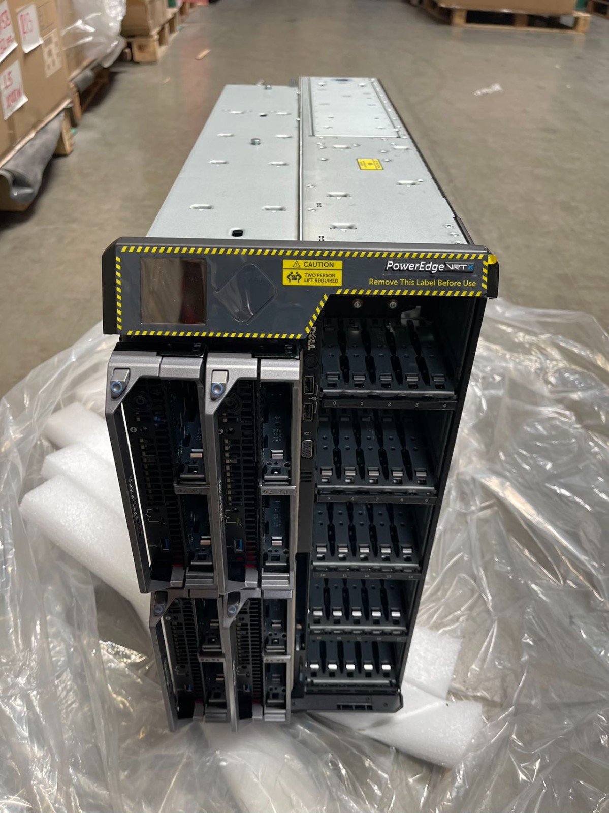 Dell PowerEdge VRTX 2.5"x25 Bay Blade Enclosure 4x1600W + 4X M640 (4X Blades)
