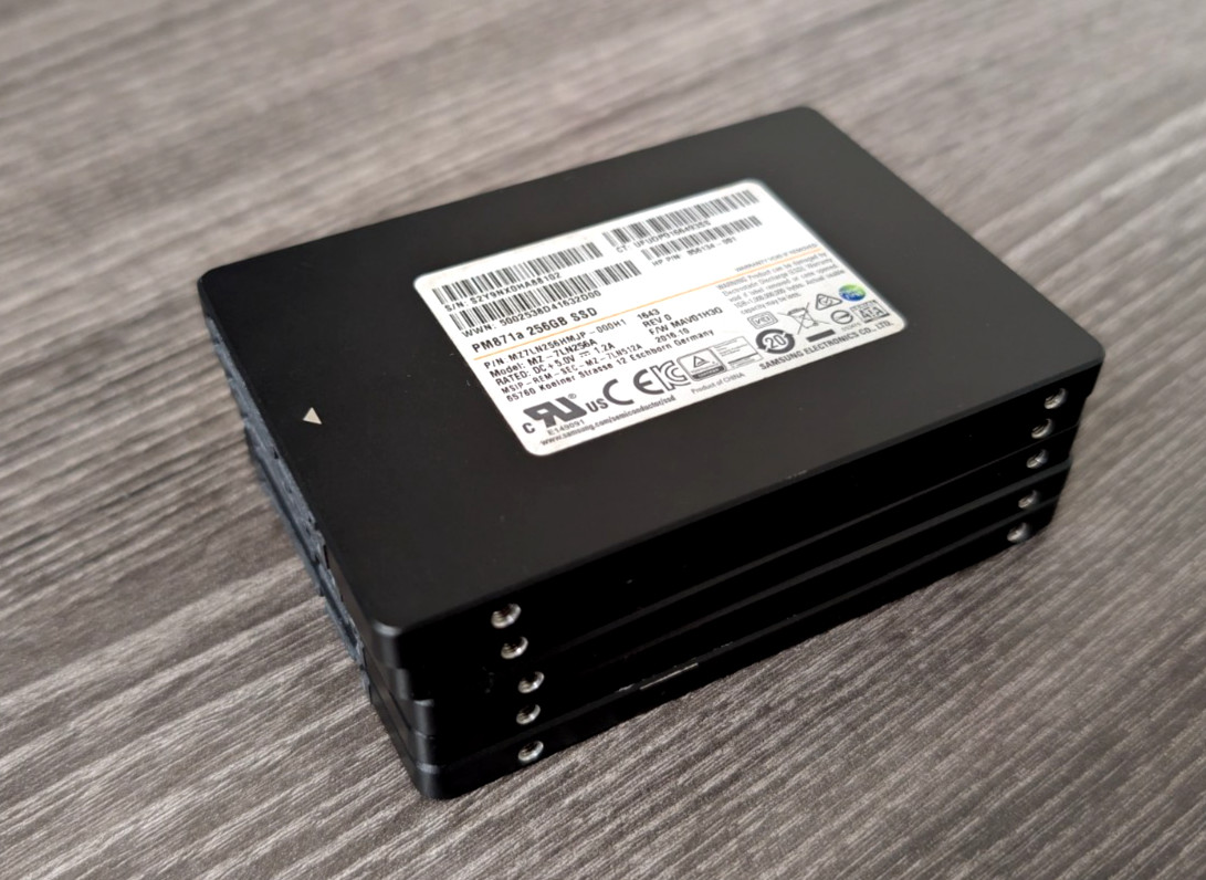 LOT of 5 Samsung PM871a MZ-7LN256A 256 GB SATA III 2.5 in Solid State Drive