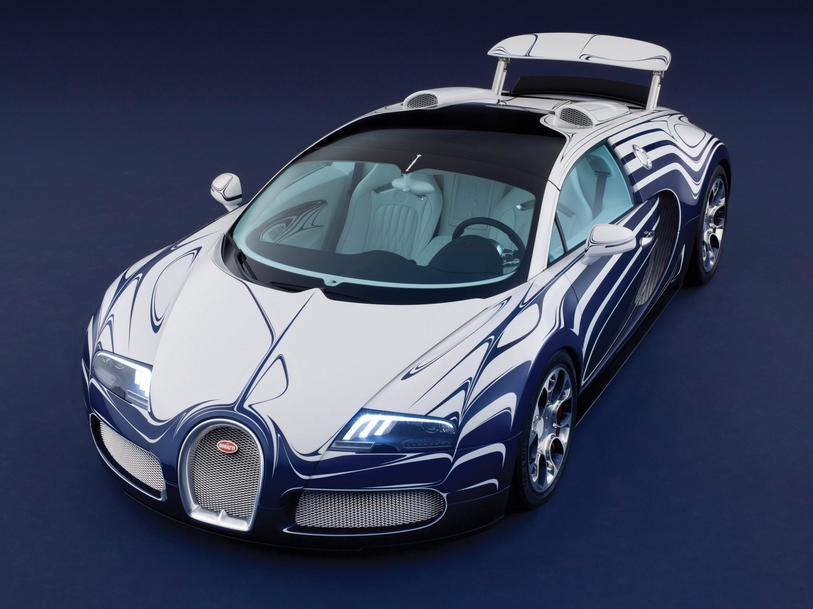 Cars 2011 bugatti veyron grand sport roadster l or blanc Desk Mat Stitched
