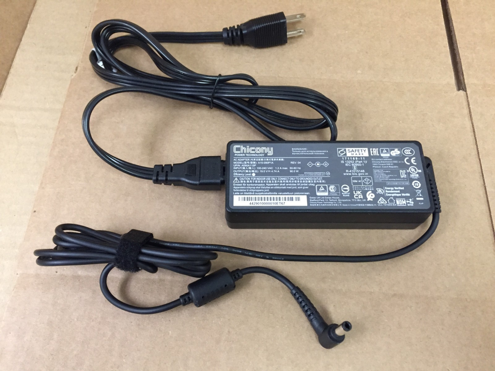 Genuine Chicony AC Power Adapter Charger A15-090P1A 19V 4.74A 90W 5.5*2.5mm