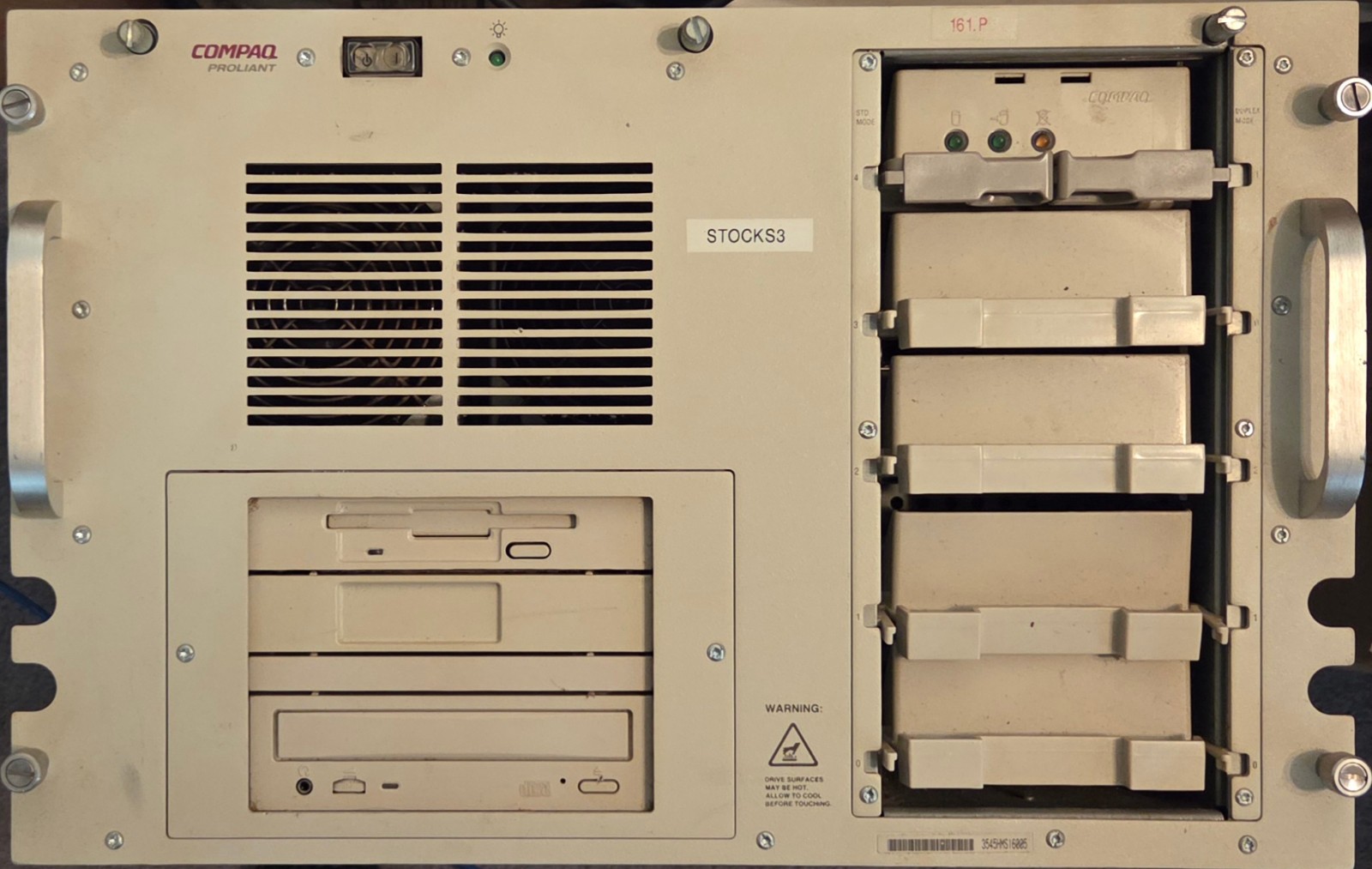 Compaq ProLiant 1500R 5/100 rack server, Series 3155, with IBM 2.1GB 7200rpm HDD