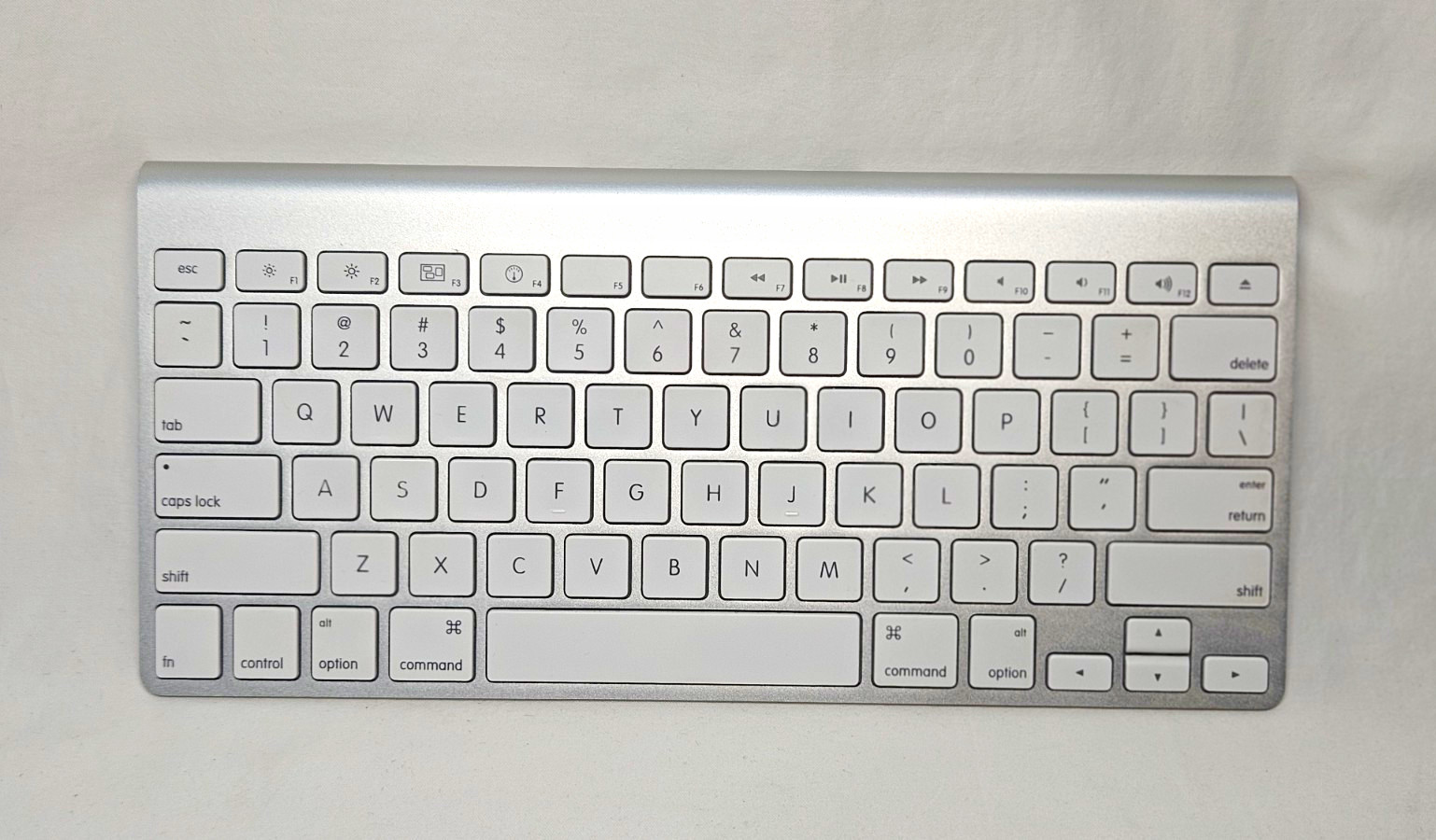 Apple Wireless Keyboard A1314 Bluetooth Aluminum Silver White Mac iPad Tested