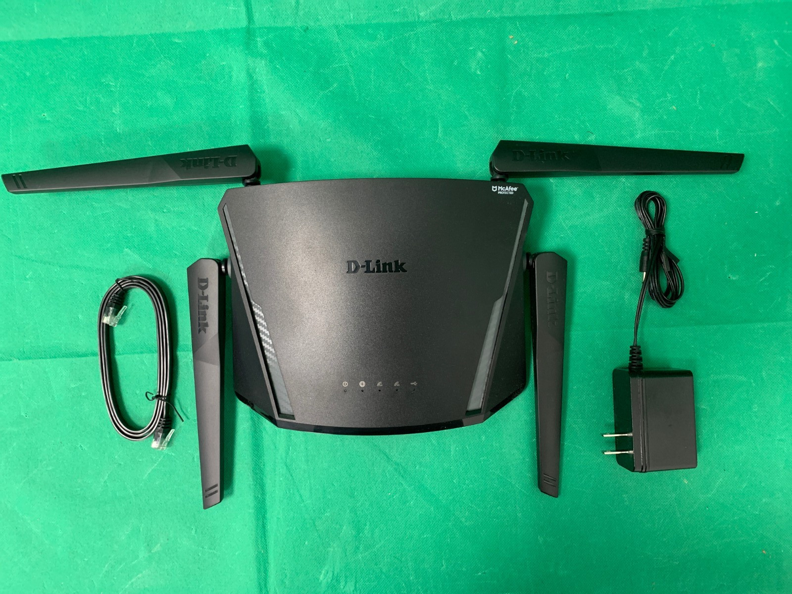 D-Link EXO AC1900 Dual-Band Smart Mesh Wi-Fi Router (DIR-1960-US)