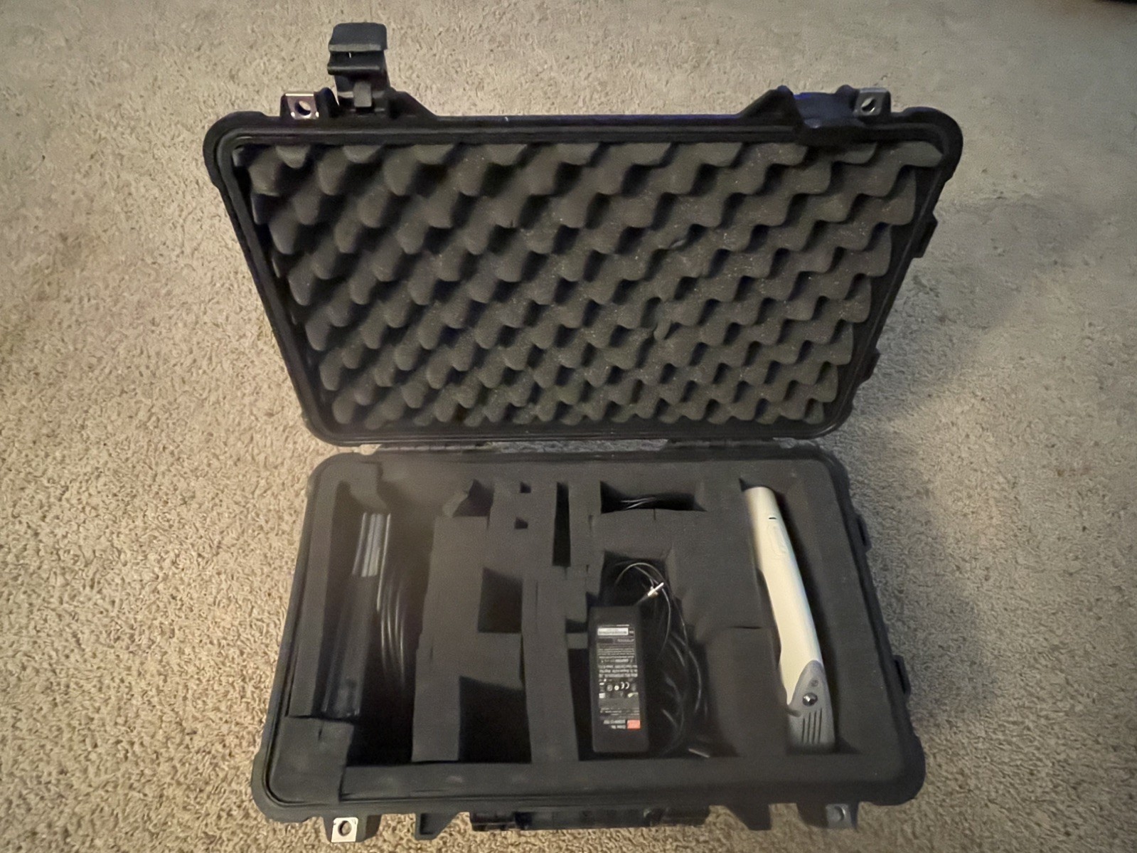 Artec Eva-M Handheld 3D Scanner in hard-shell case + Artec Portable Battery