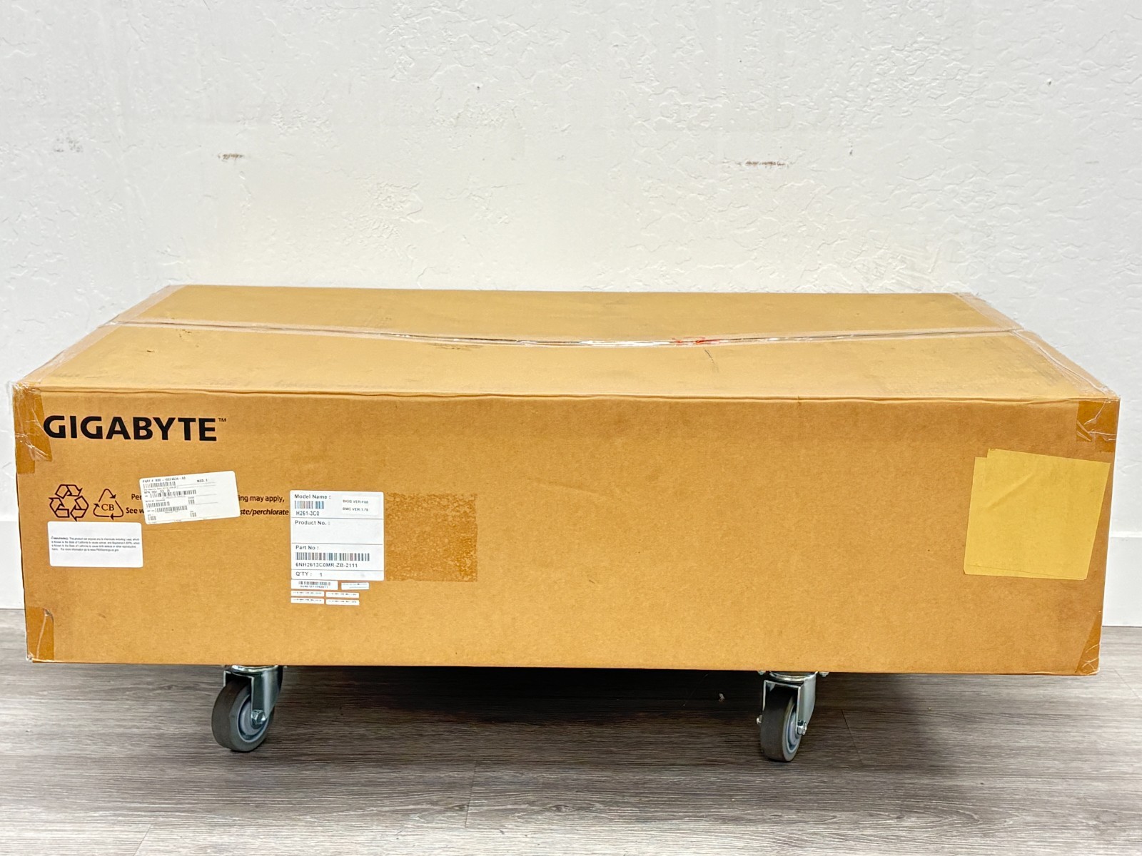NEW Gigabyte H261-3C0 2U 4-Node System with High-Density Compute Layout Server*
