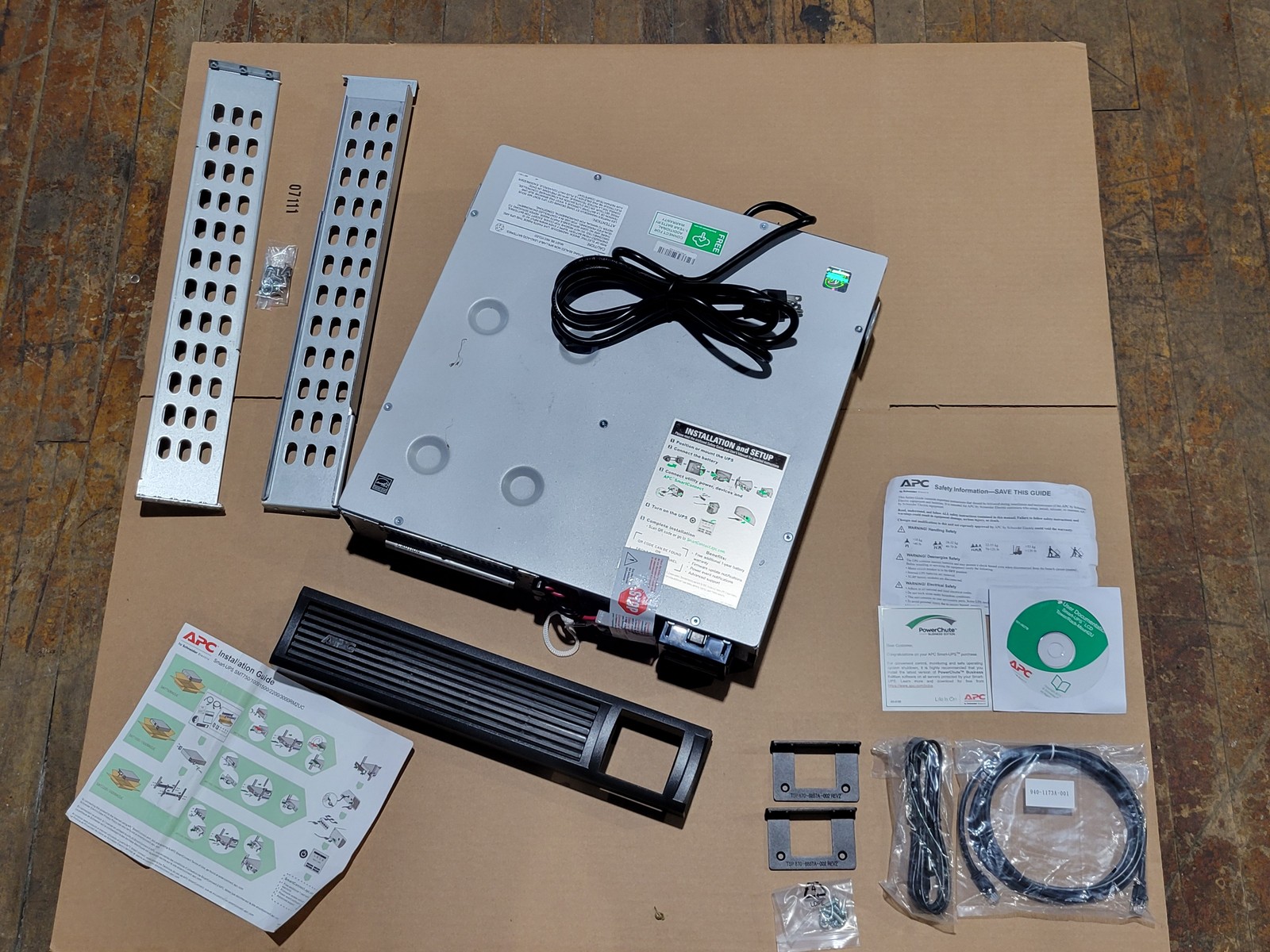 Schneider Electric SMT1000RM2UC Line-Interactive Uninterruptible Power Supply