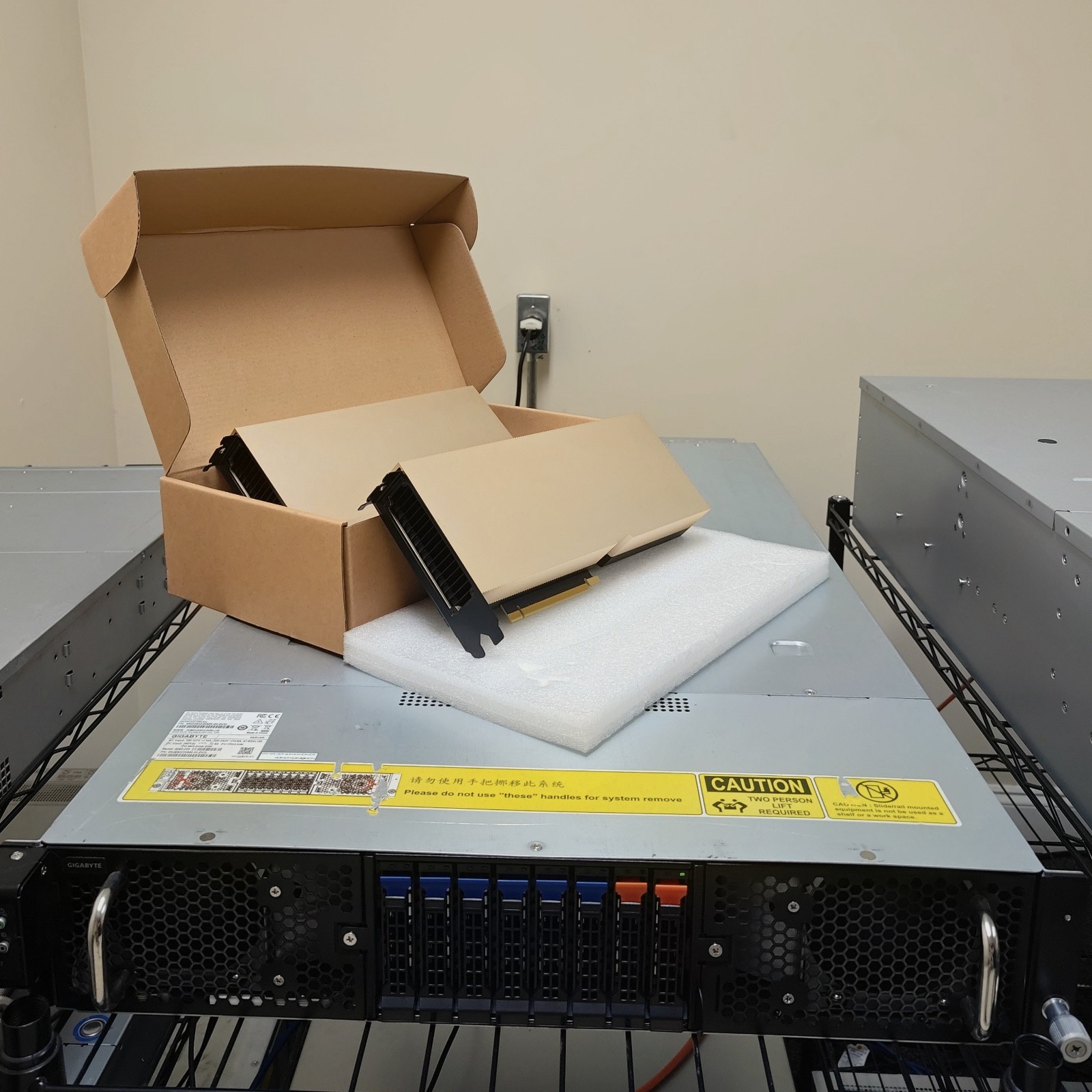 Gigabyte NVIDIA HPC/AI Server - G292-Z20 + 2x A100 40GB PCIE + 256gb RAM