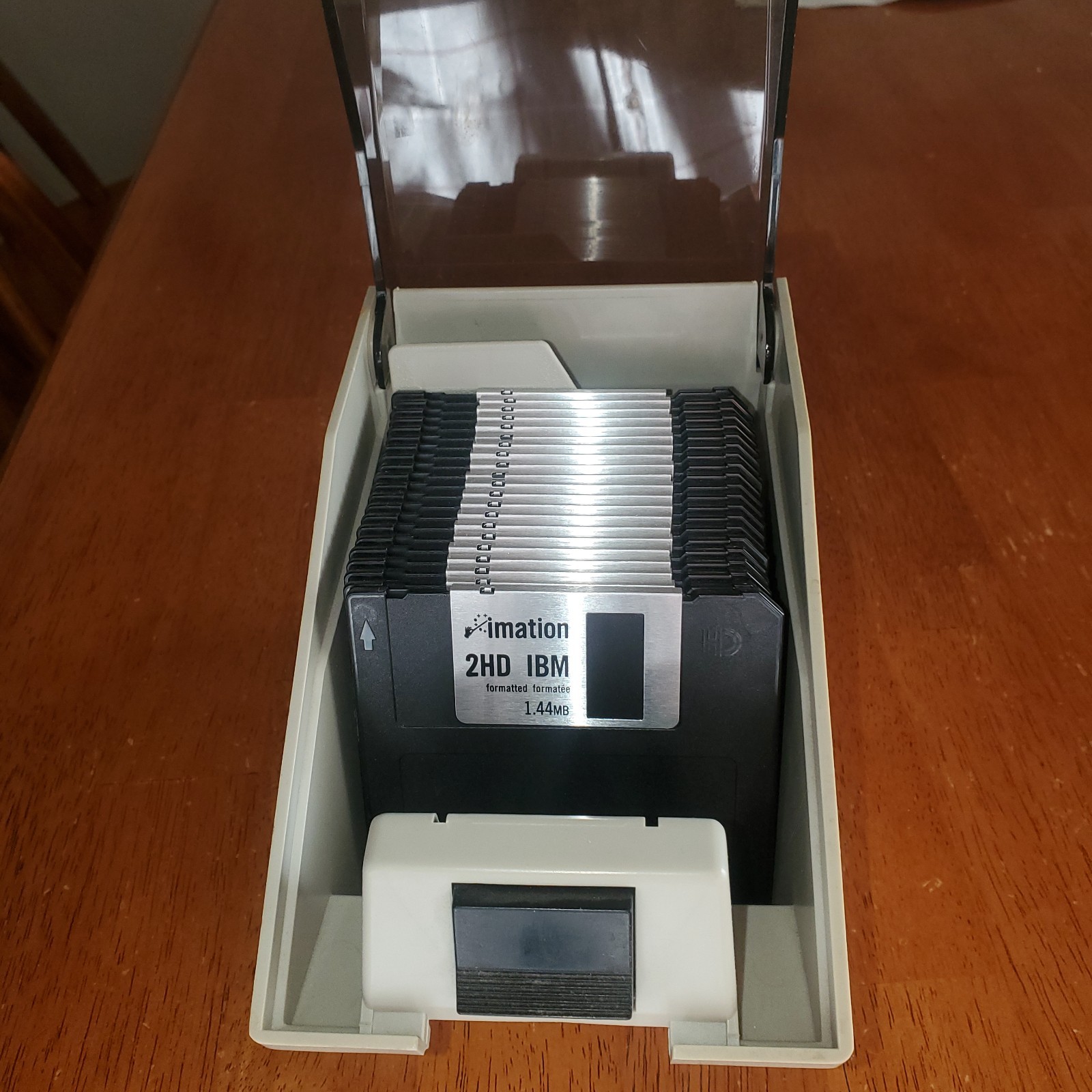 Genuine Imation IBM Formatted 2HD 1.44 Diskettes (21 ) + Case