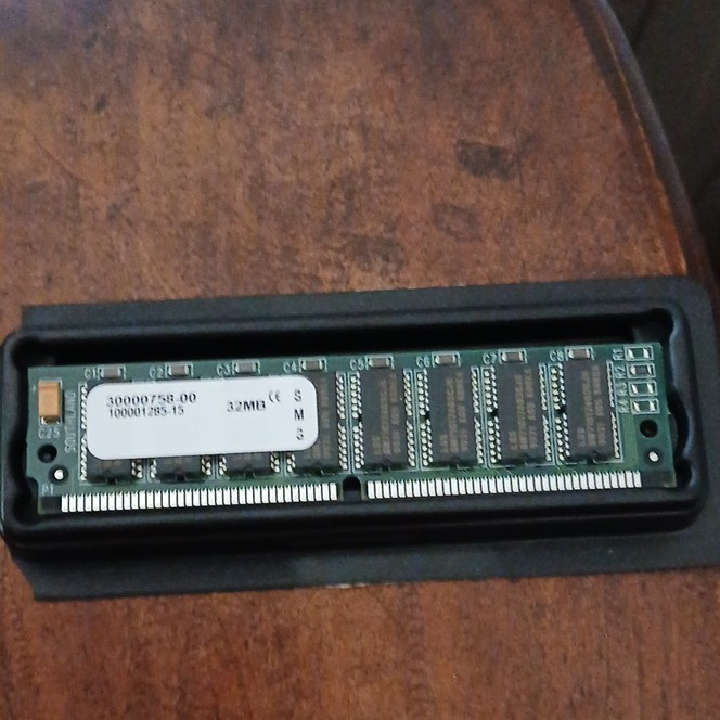 Kingston 32MB PC-100 168-Pin DIMM SDR SDRAM Memory Module KTM4000/M70