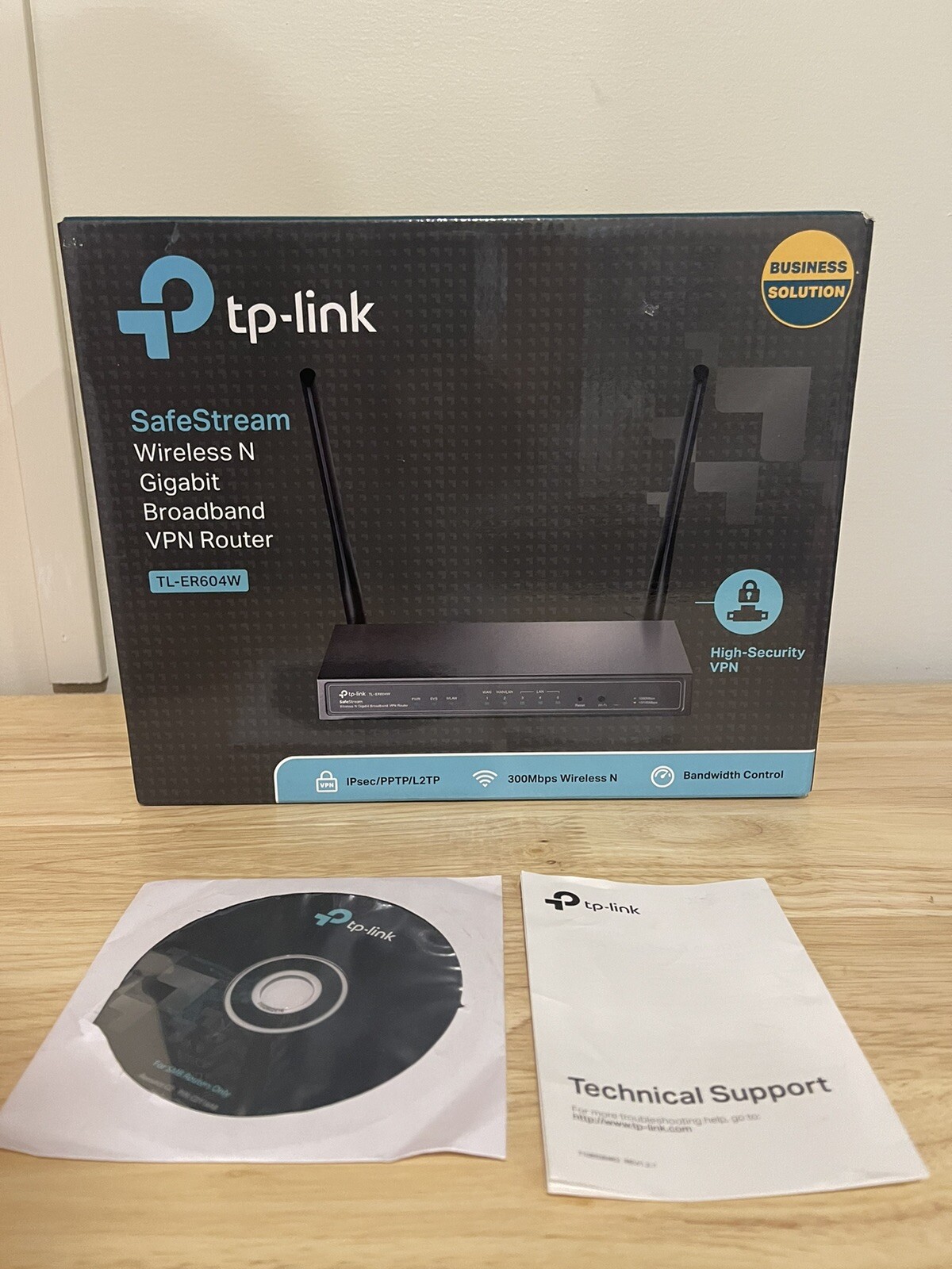 TP-Link SafeStream Wireless N Gigabit Broadband VPN Router- TL-ER604W