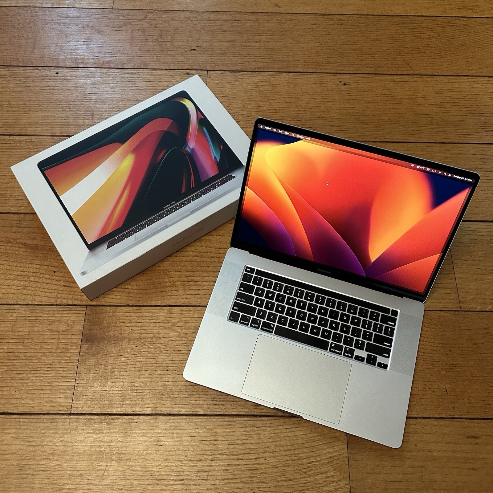 Working Apple MacBook Pro 16-inch (2019) 2.6GHz Intel Core i7, 16GB RAM 512GB HD