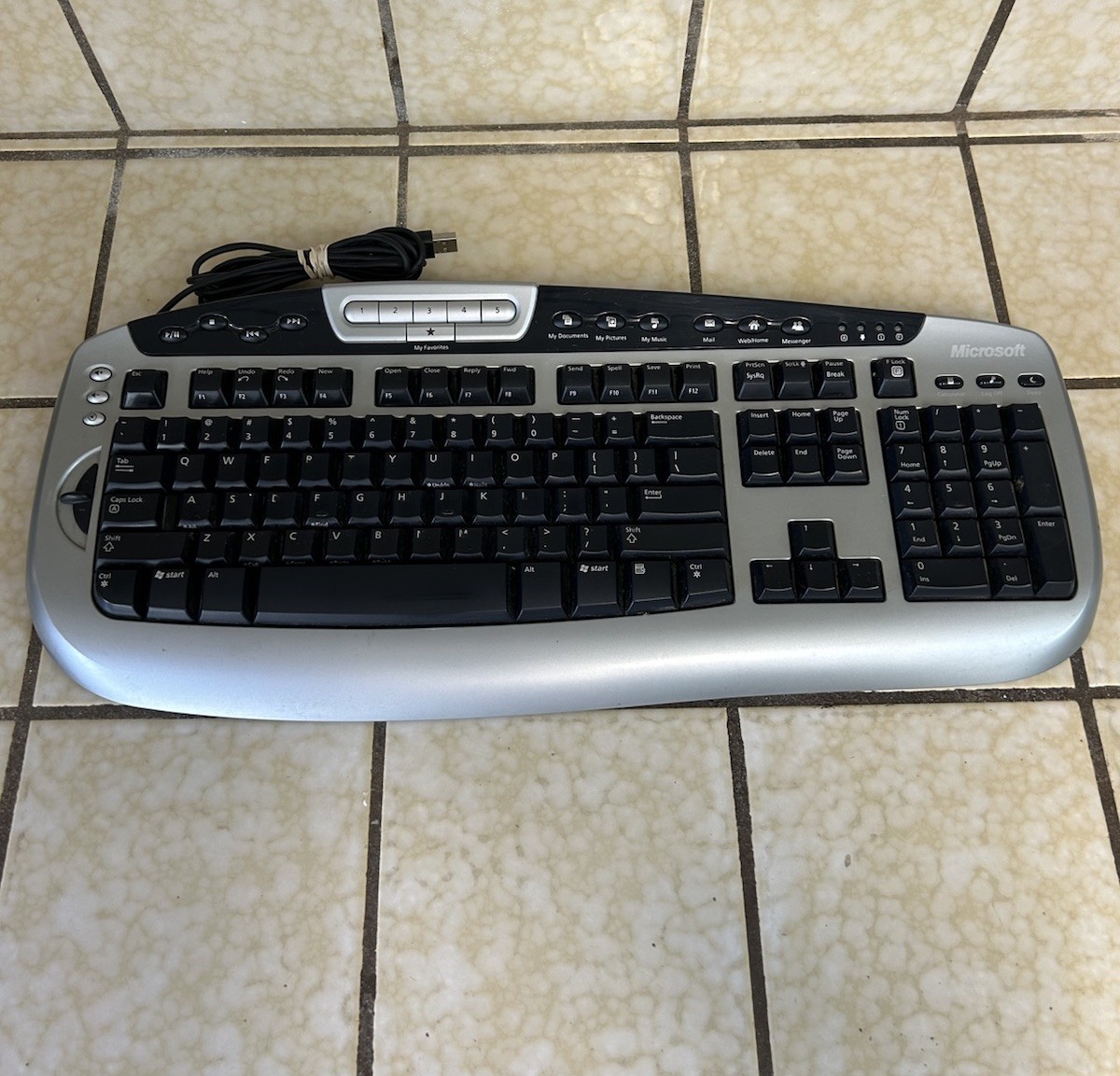 Microsoft Digital Media Pro USB Keyboard KC-0405 Model: 1031 Silver/Black Tested