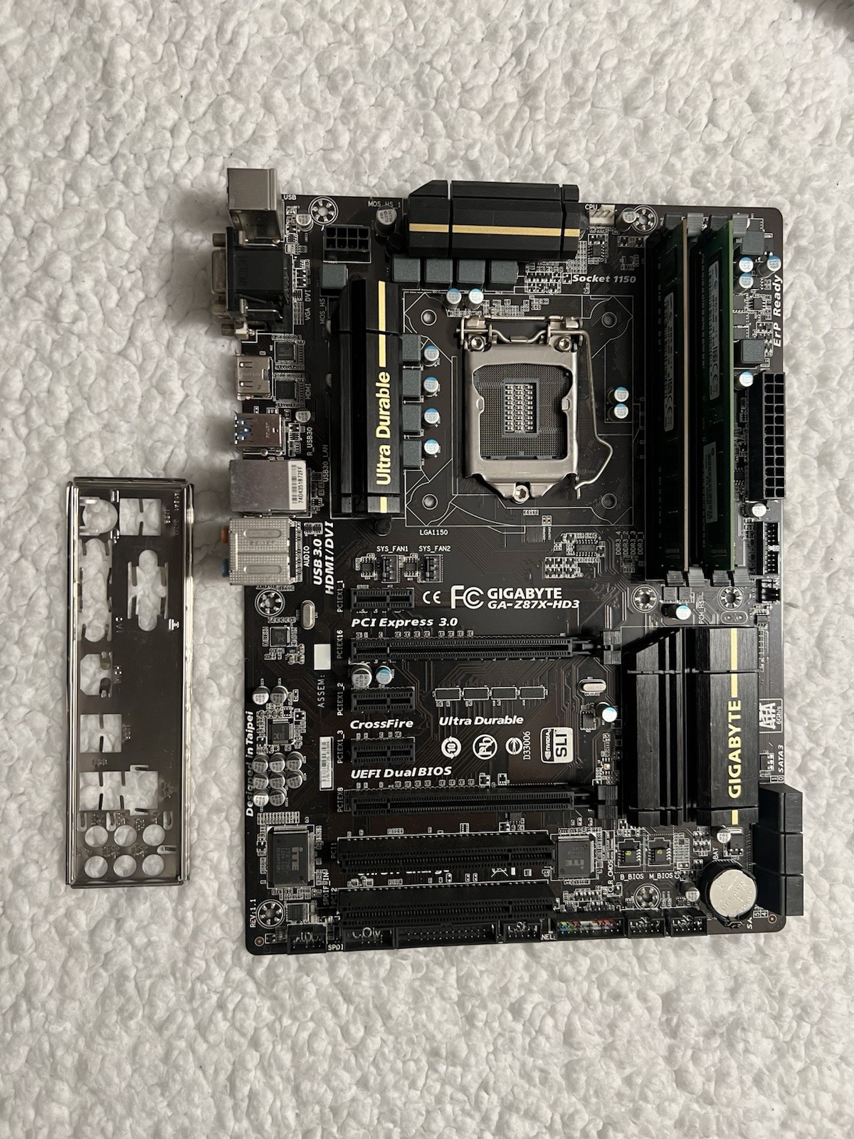 Gigabyte GA-Z87X-HD3 LGA 1150 Motherboard + 16GB (2x8GB) Samsung DDR3 RAM Set