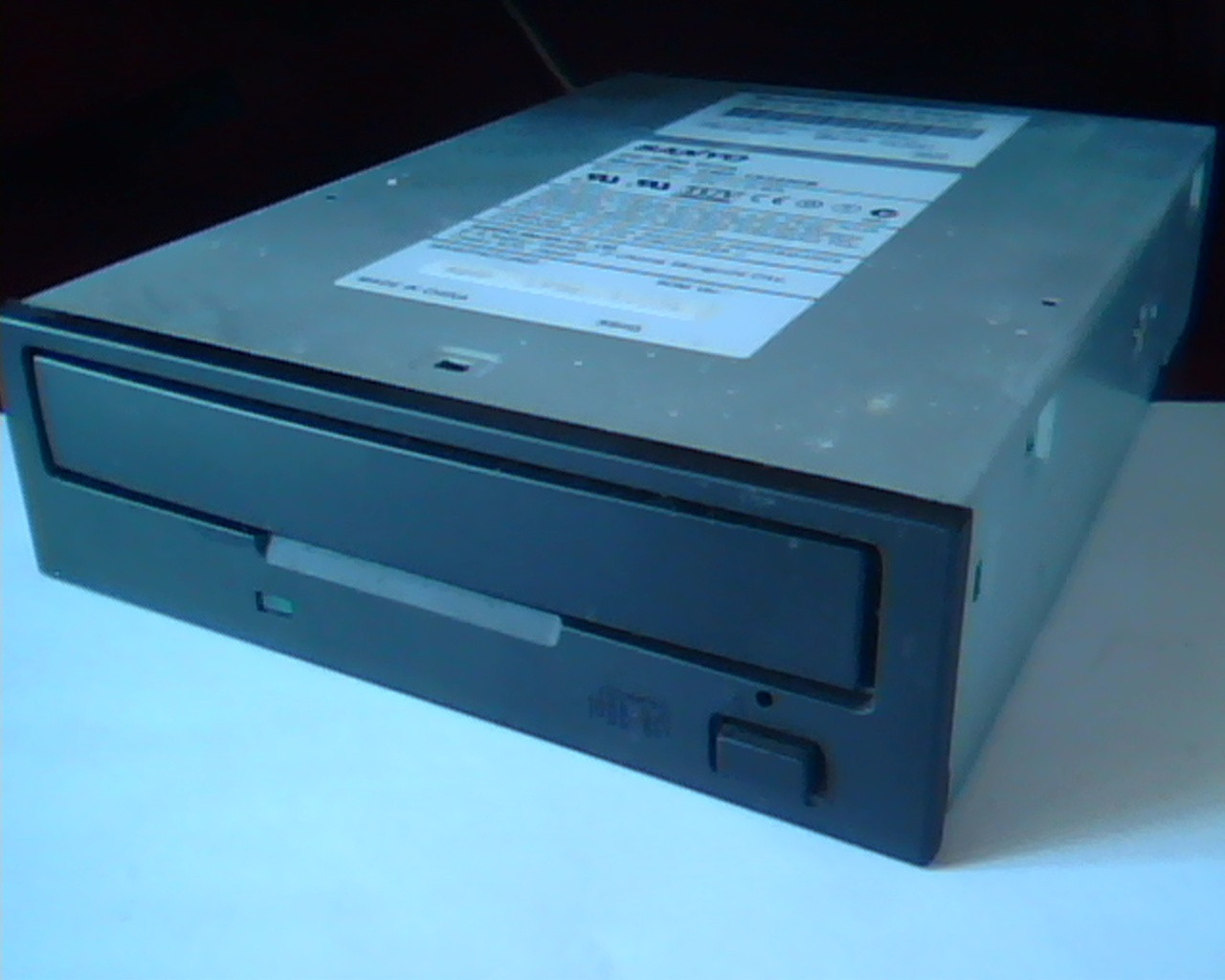 CD-ROM Drive CRD-1332NIB 10L6041 02K3414 14X-32X IDE Sanyo AUG1998 1.03a
