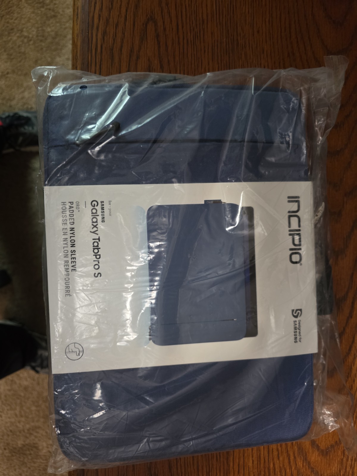 INCIPIO ord padded sleeve Surface pro compatible with all 8''to 12'' tablet
