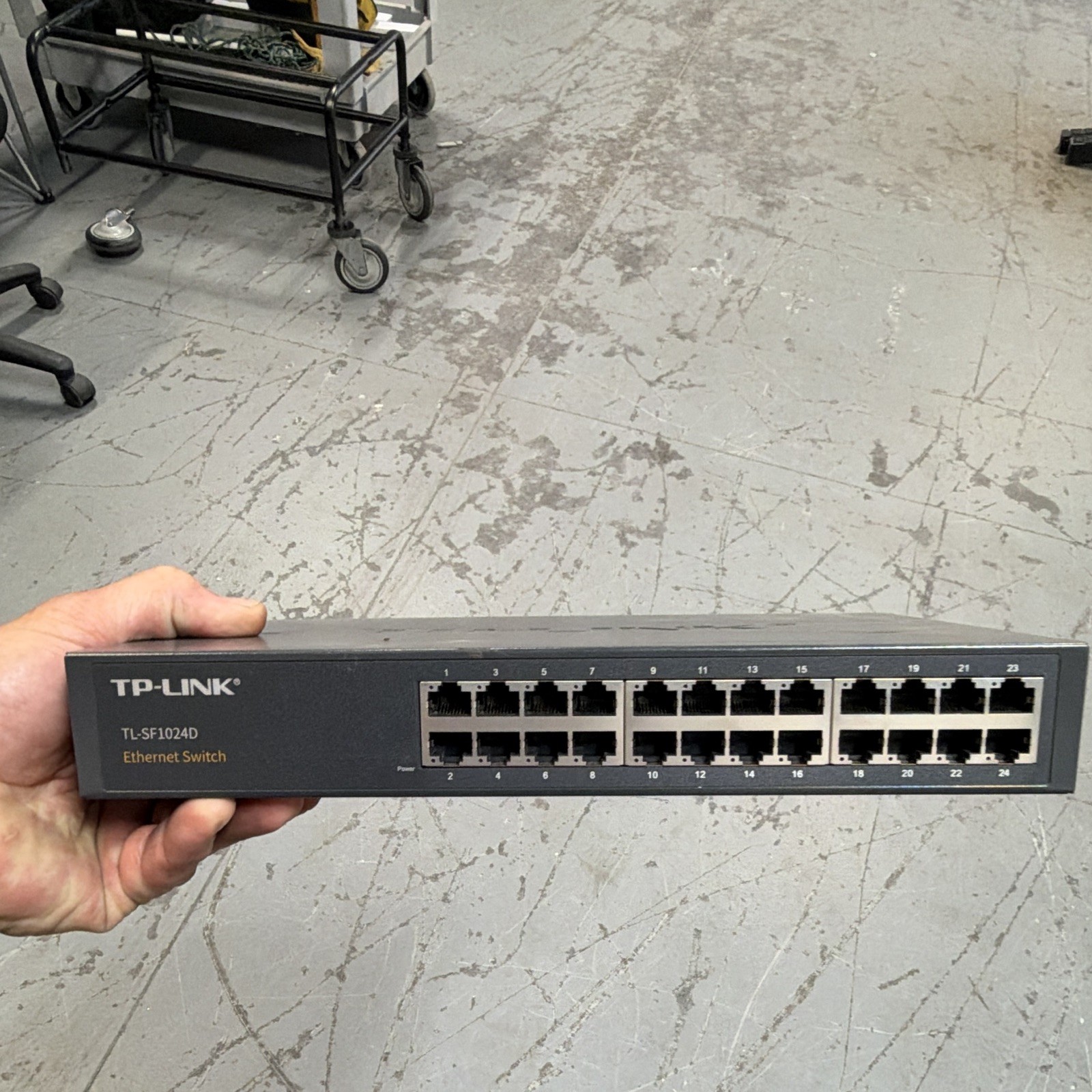 TP-LINK TL-SF1024D 24-Port 10/100 Fast Ethernet Unmanaged Rack Switch