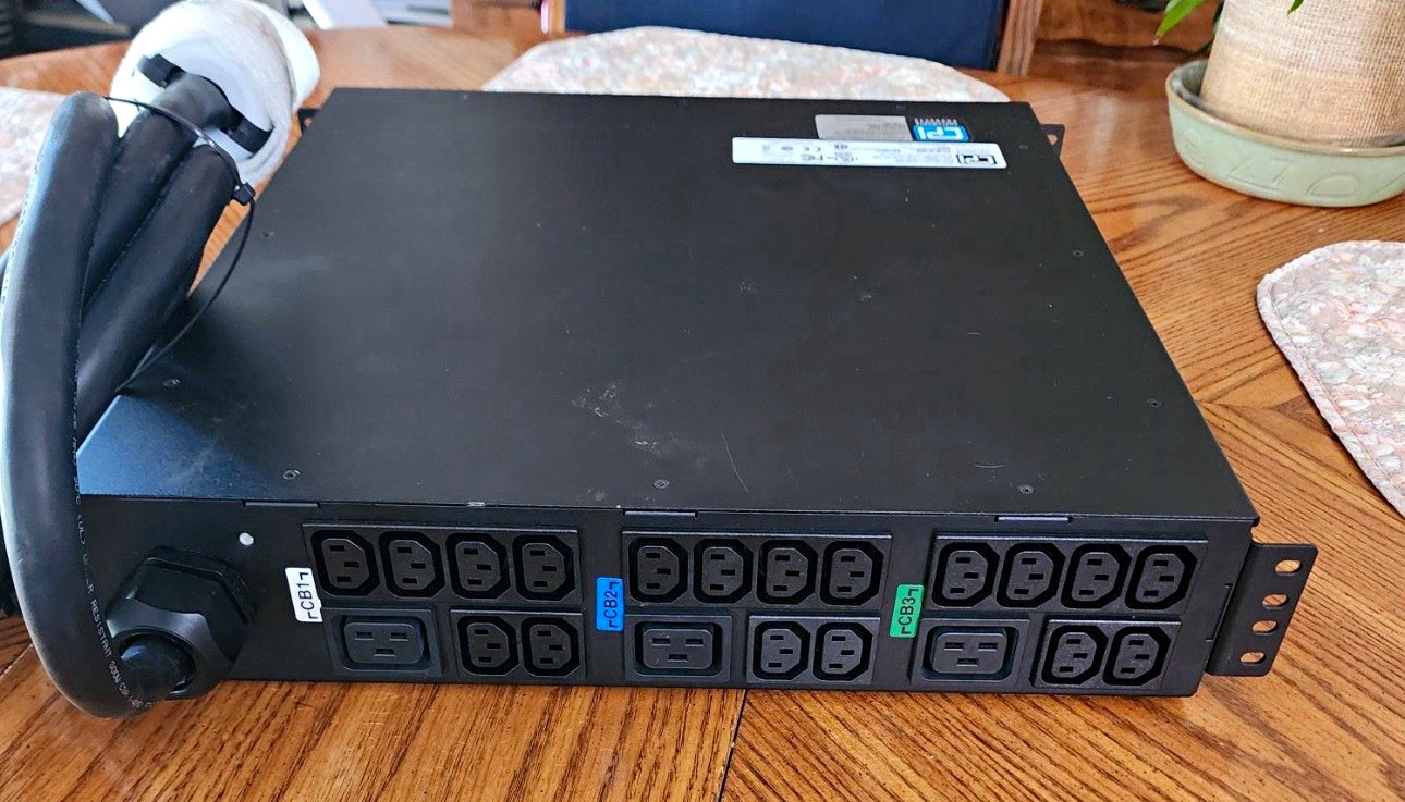 Chatsworth CPI eConnect PDU 20-Outlet 120/208V Rack LCD Network USB TS1027868