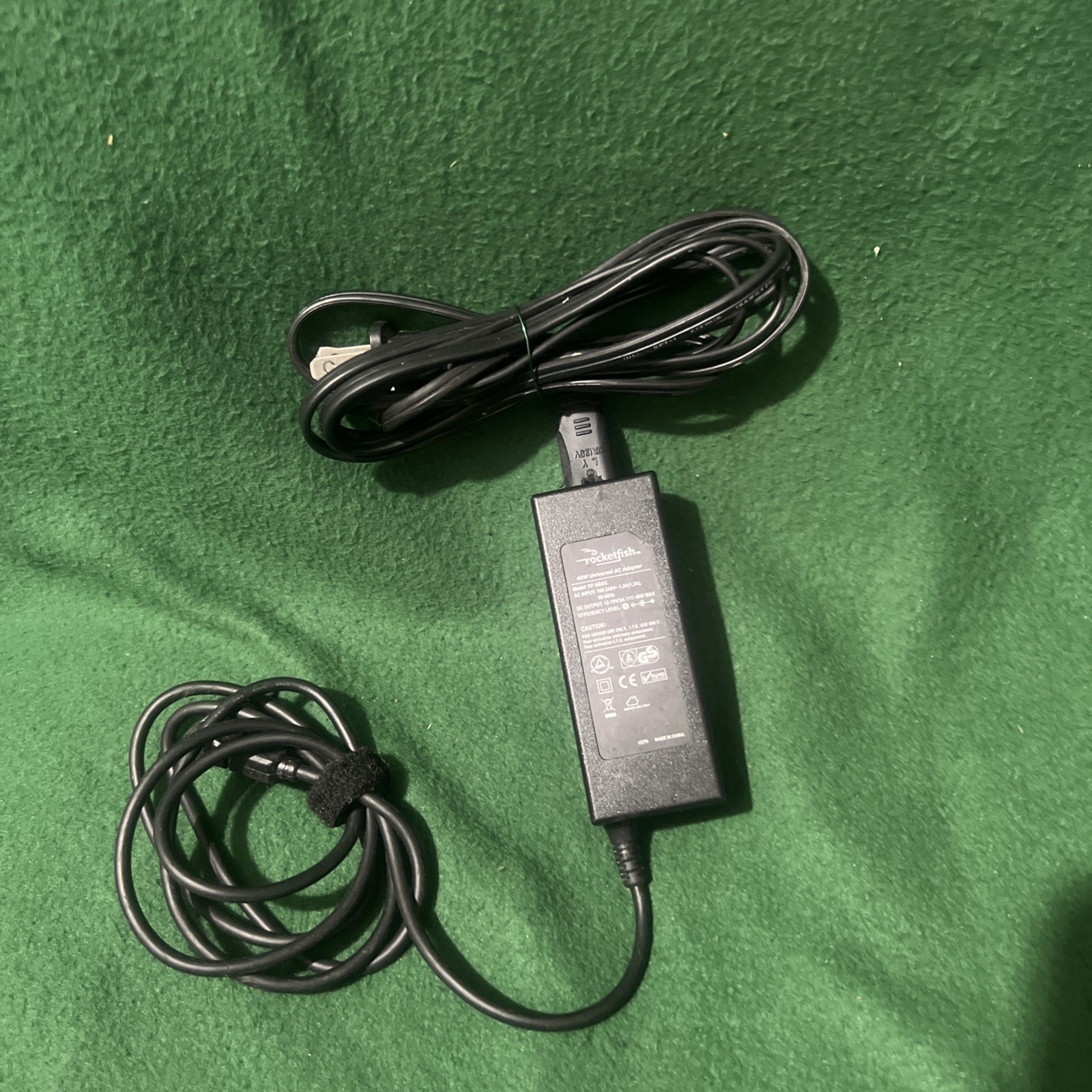 Rocketfish RF-NBAC 40W Universal AC Power Adapter Netbook Laptop Charger 12V-19V