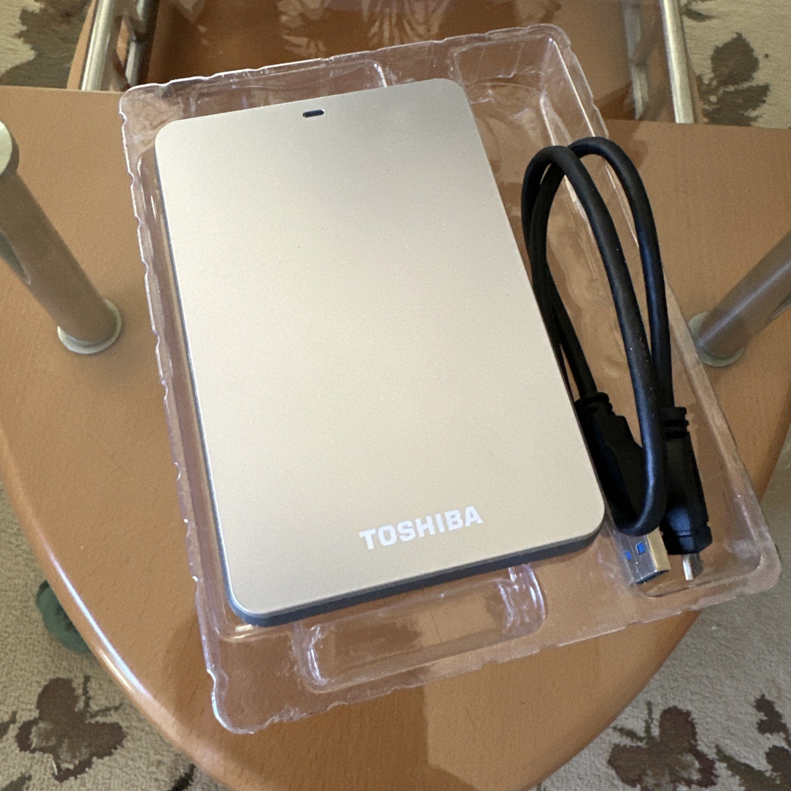 Toshiba Canvio Flex 1TB Portable External Hard Drive USB-C USB 3.0 - Silver