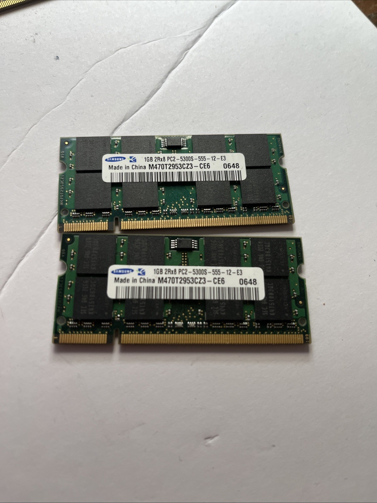 Lot of 2 - Samsung 1GB 2Rx8 PC2-5300S-555-12-E3 M470T2953EZ3-CE6  