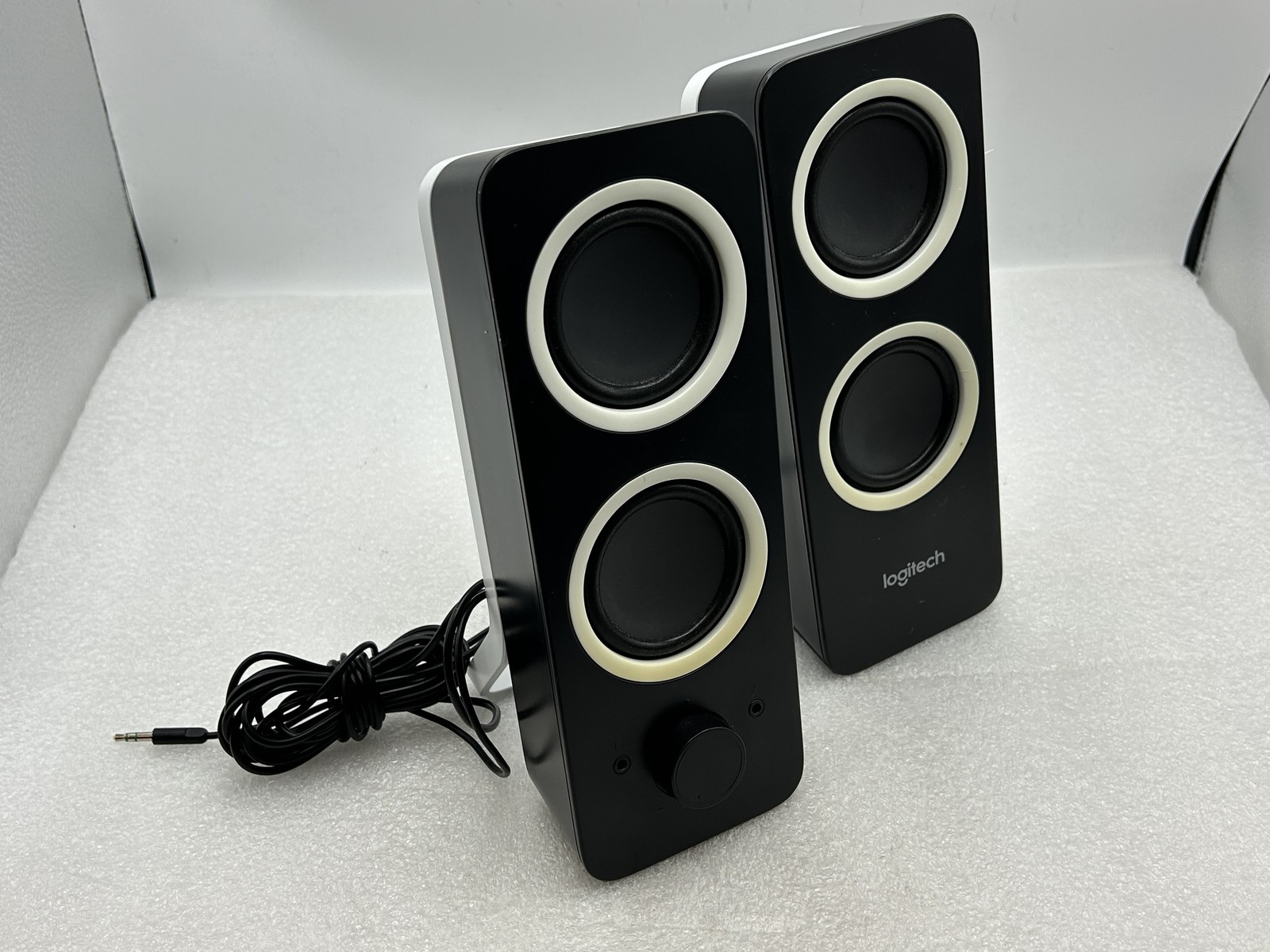 Logitech Z200 Wired Speakers (S-00135) (2-Piece) NO AC Black - 