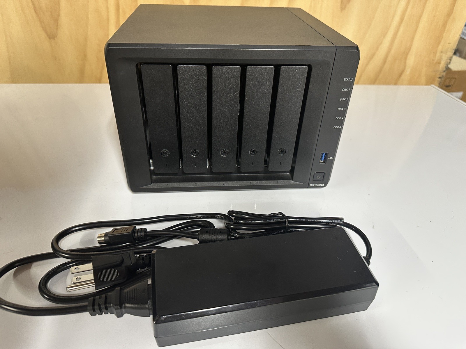 Synology DiskStation DS1520+ 5-Bay Diskless NAS USB 3.0 8GB RAM, Black, w/ 4TB