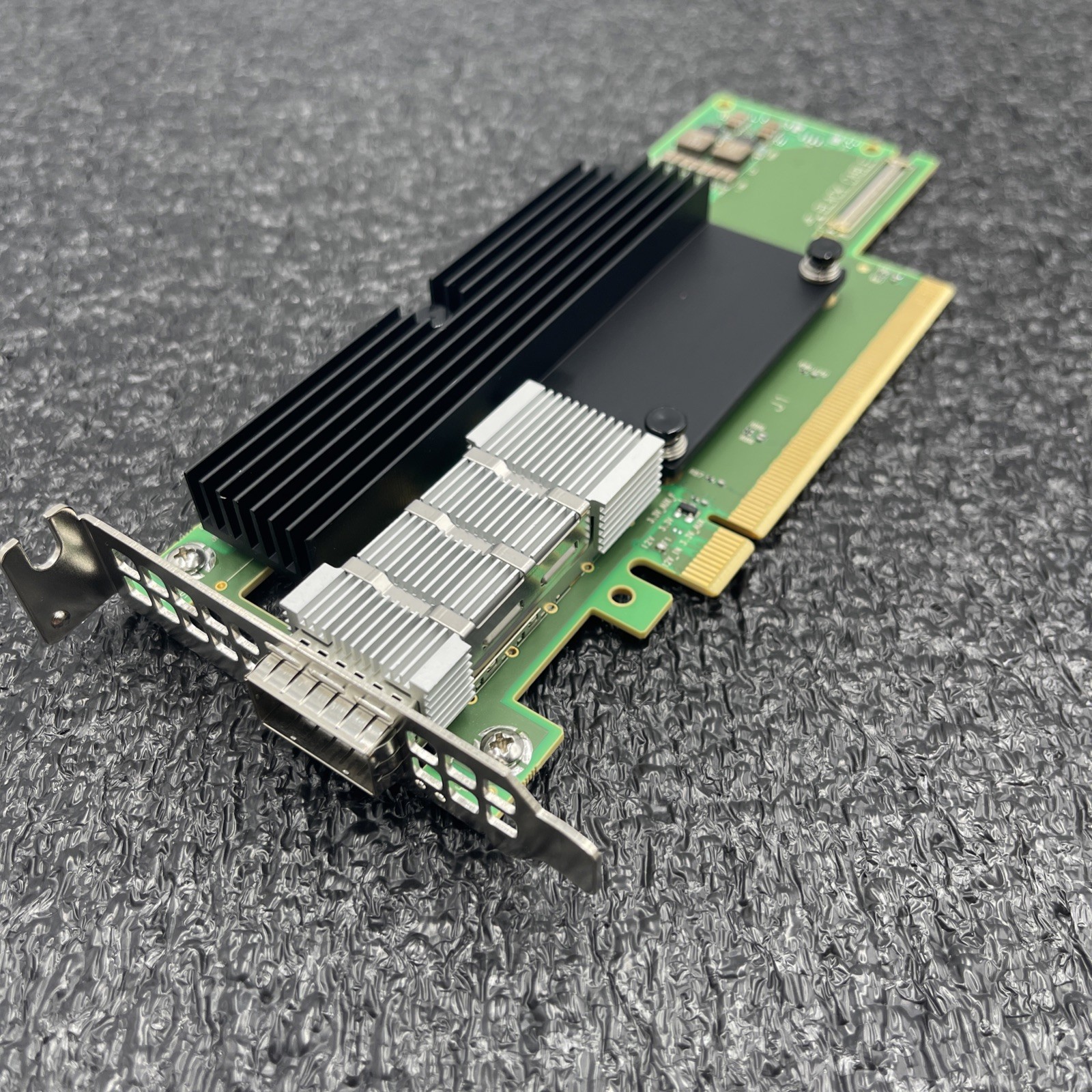Mellanox CX653105A ConnectX-6 HDR 200GbE QSFP56 PCIe 4.0 Adapter MCX653105A-HDAT