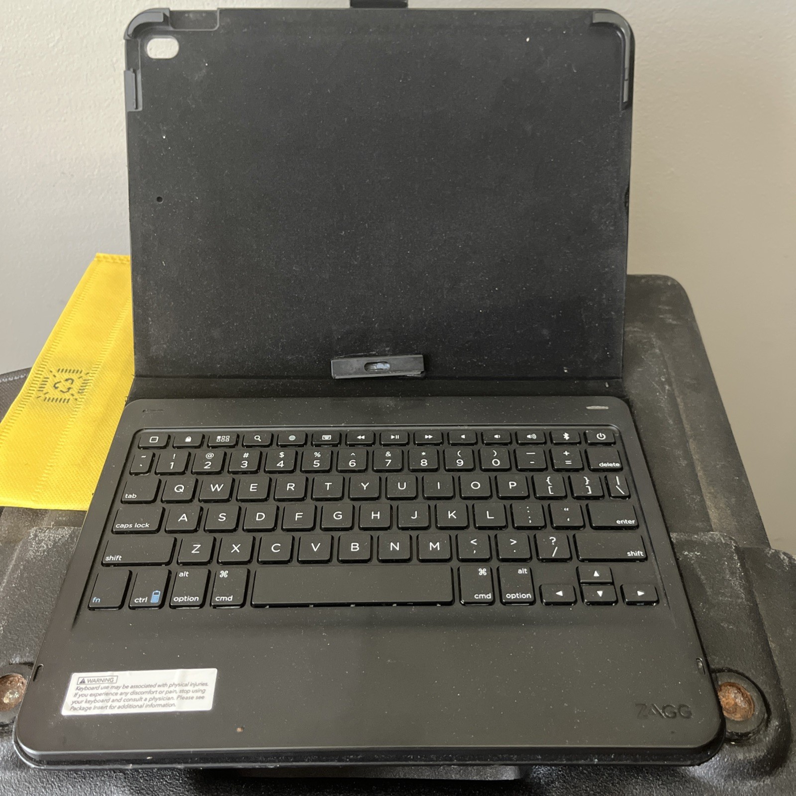 Zagg QTG-ZKSM28 Grey Wireless Case (please read description)